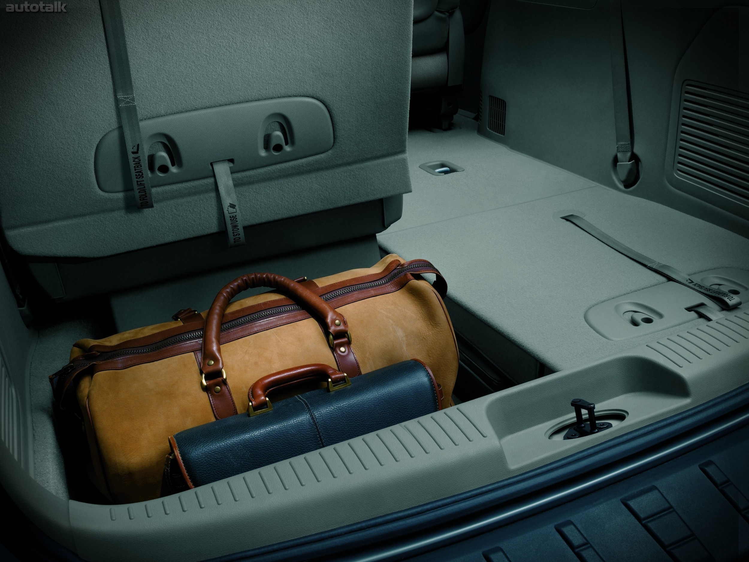 2008 Hyundai Entourage