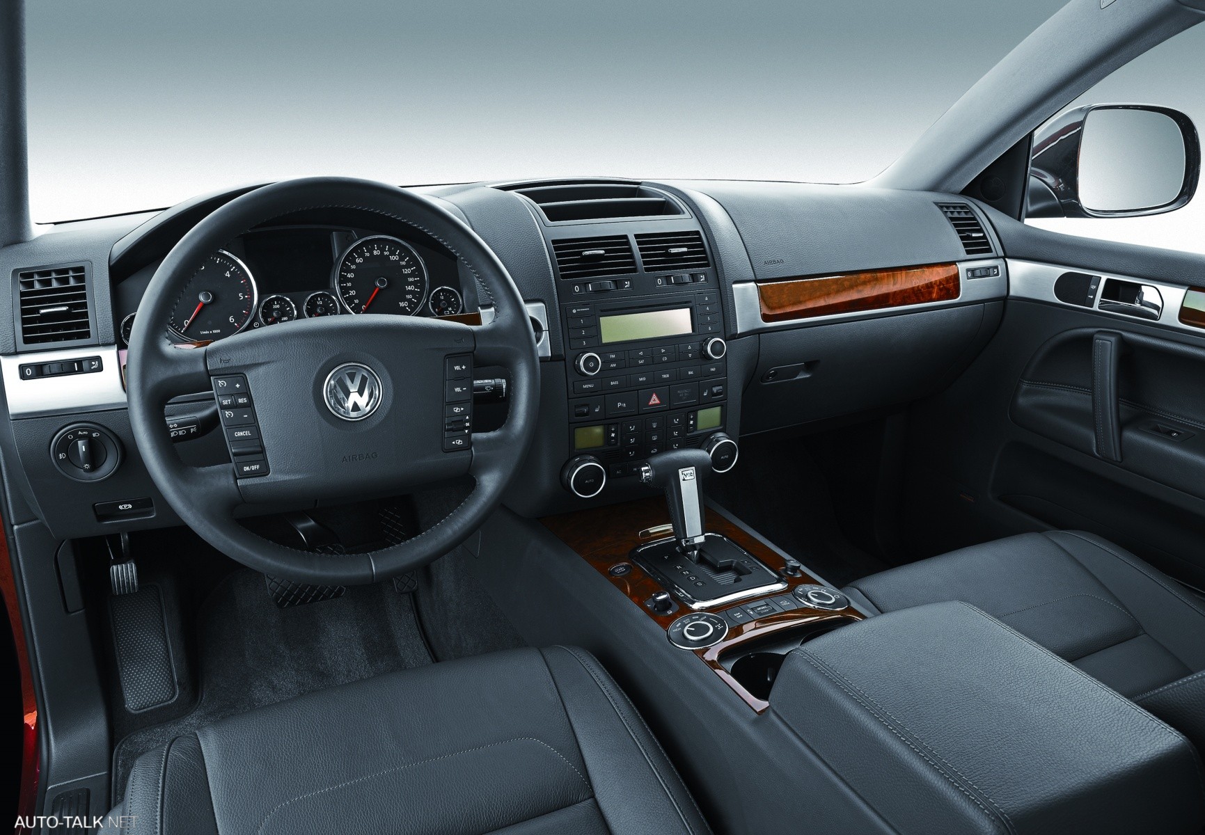 2008 Volkswagen Touareg 2