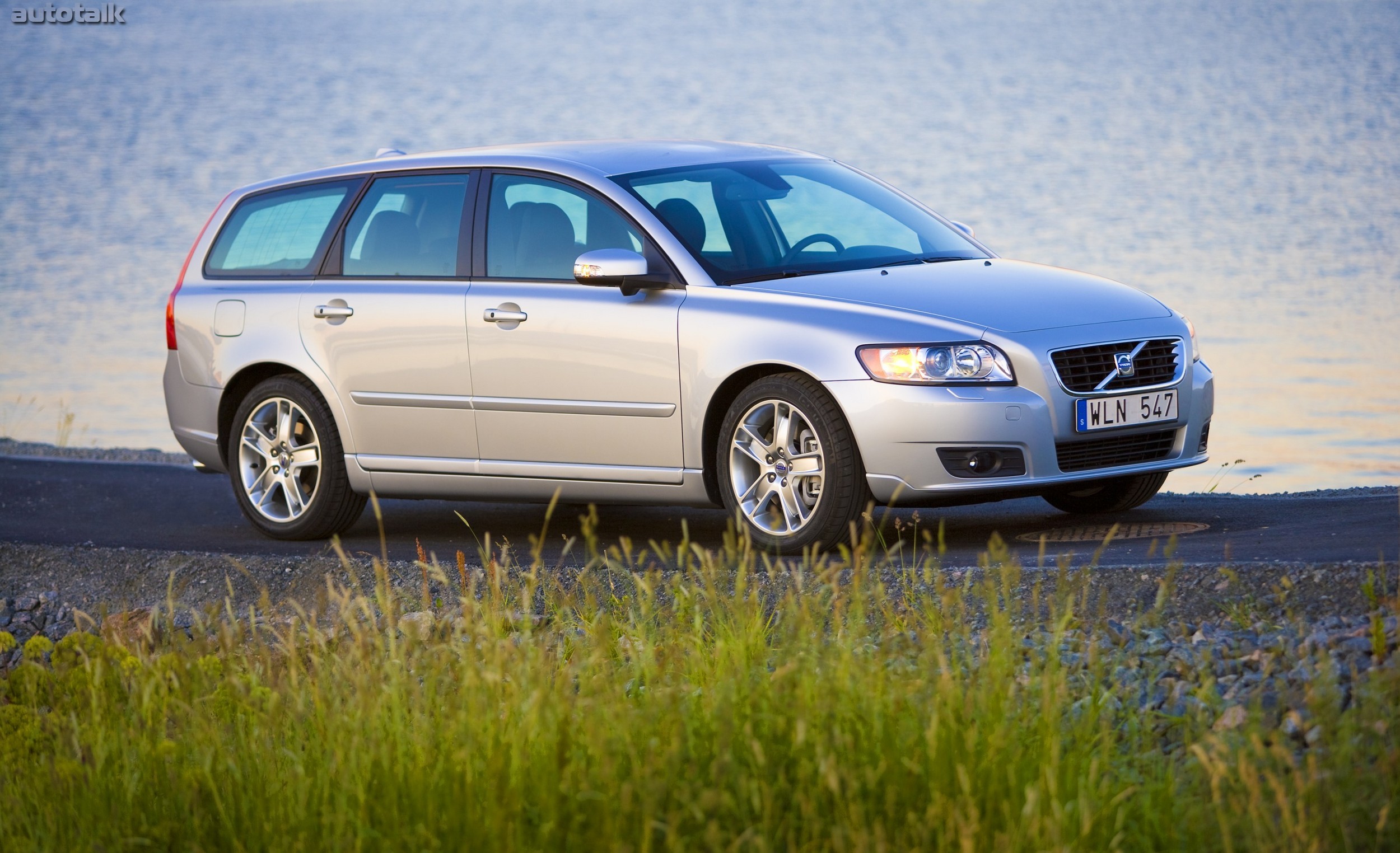 Купить вольво 1 поколения. Volvo v50 универсал. Volvo v50 2007. Вольво v50 1.6. Volvo v50 2006.