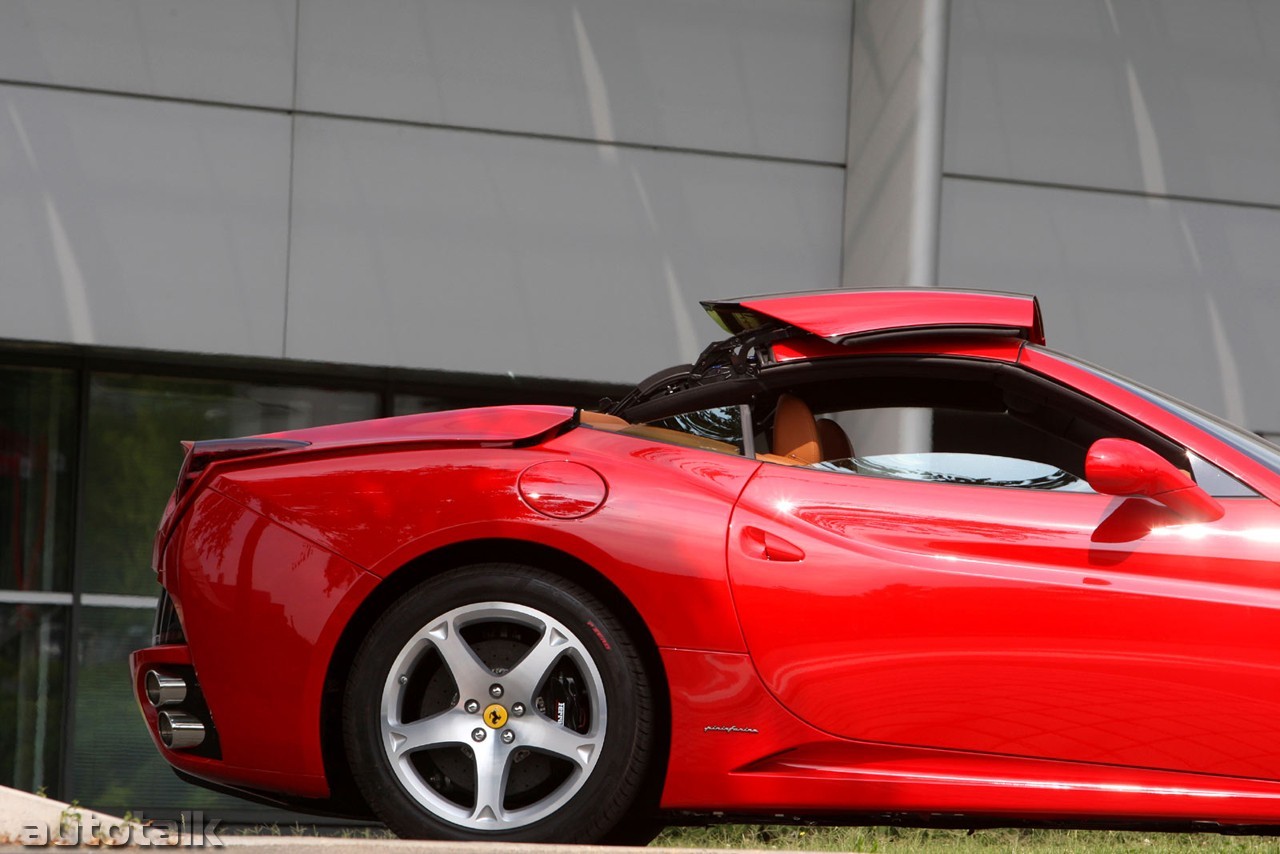 Низкопрофильная резина. Шины ferrari california. Ferrari california диски. Hre 300. Диски ferrari california реплика.