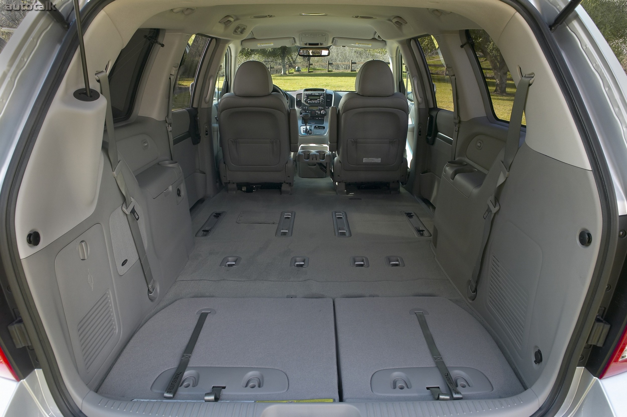 2009 Hyundai Entourage