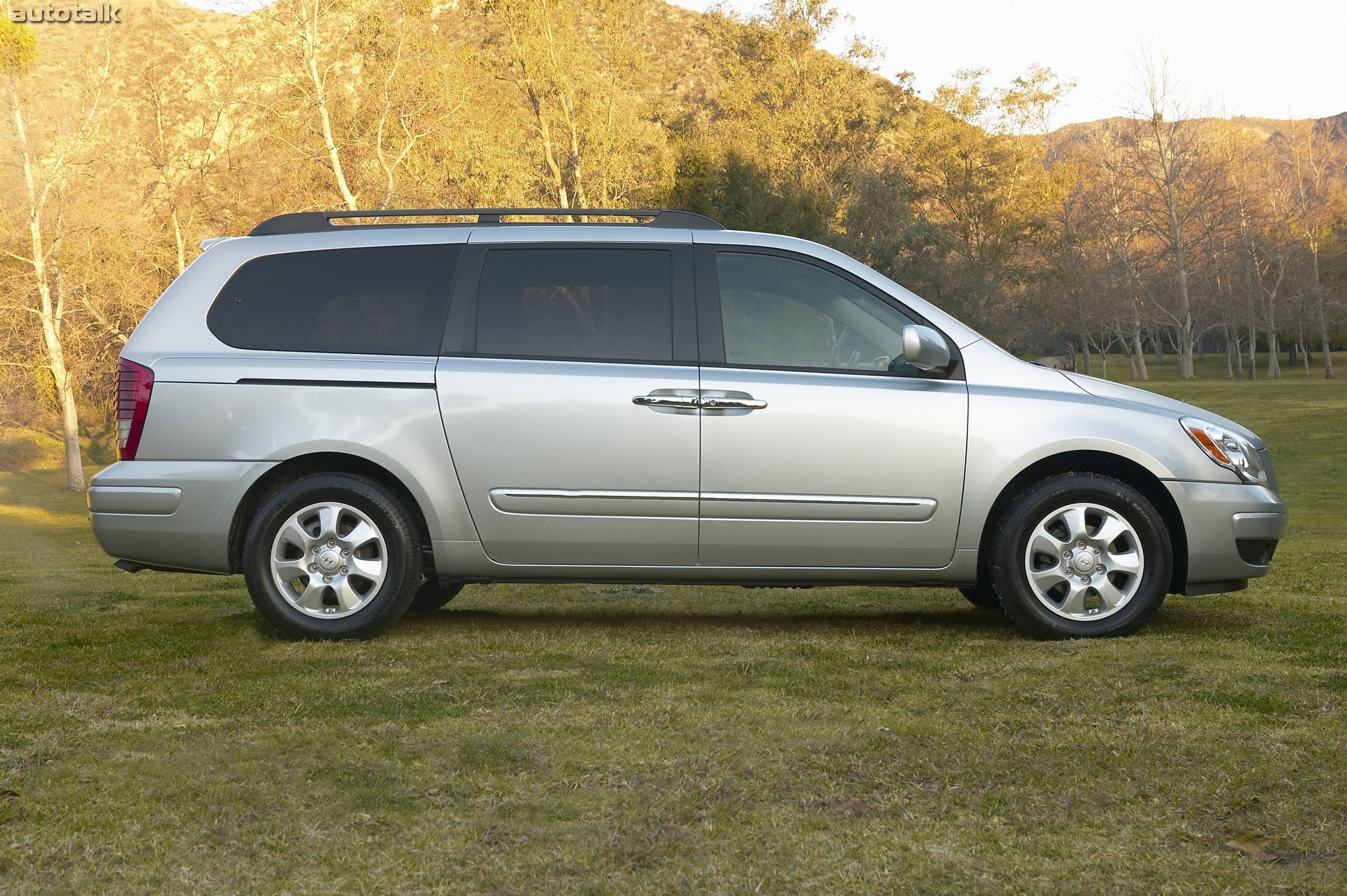 2009 Hyundai Entourage