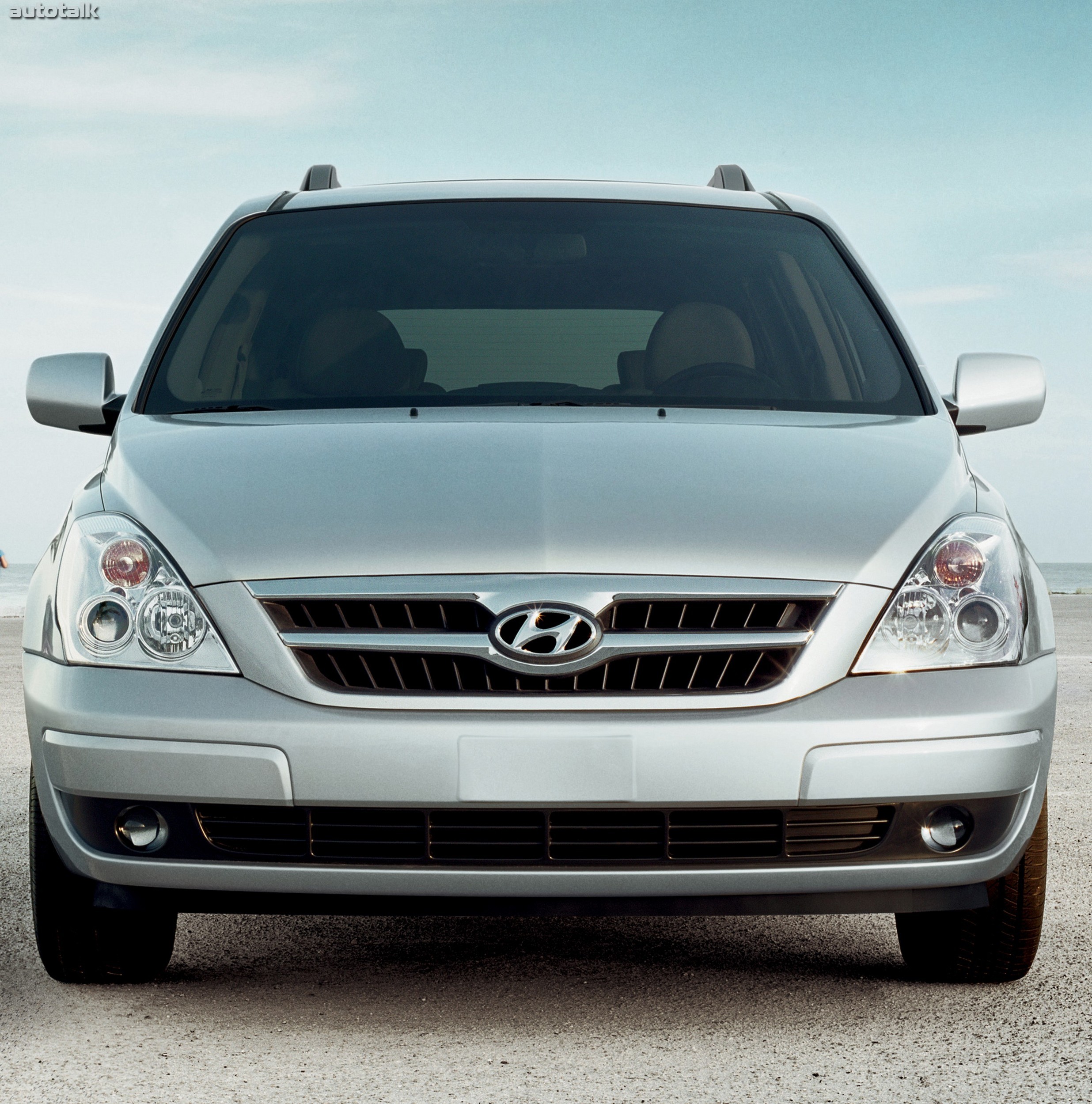 2009 Hyundai Entourage