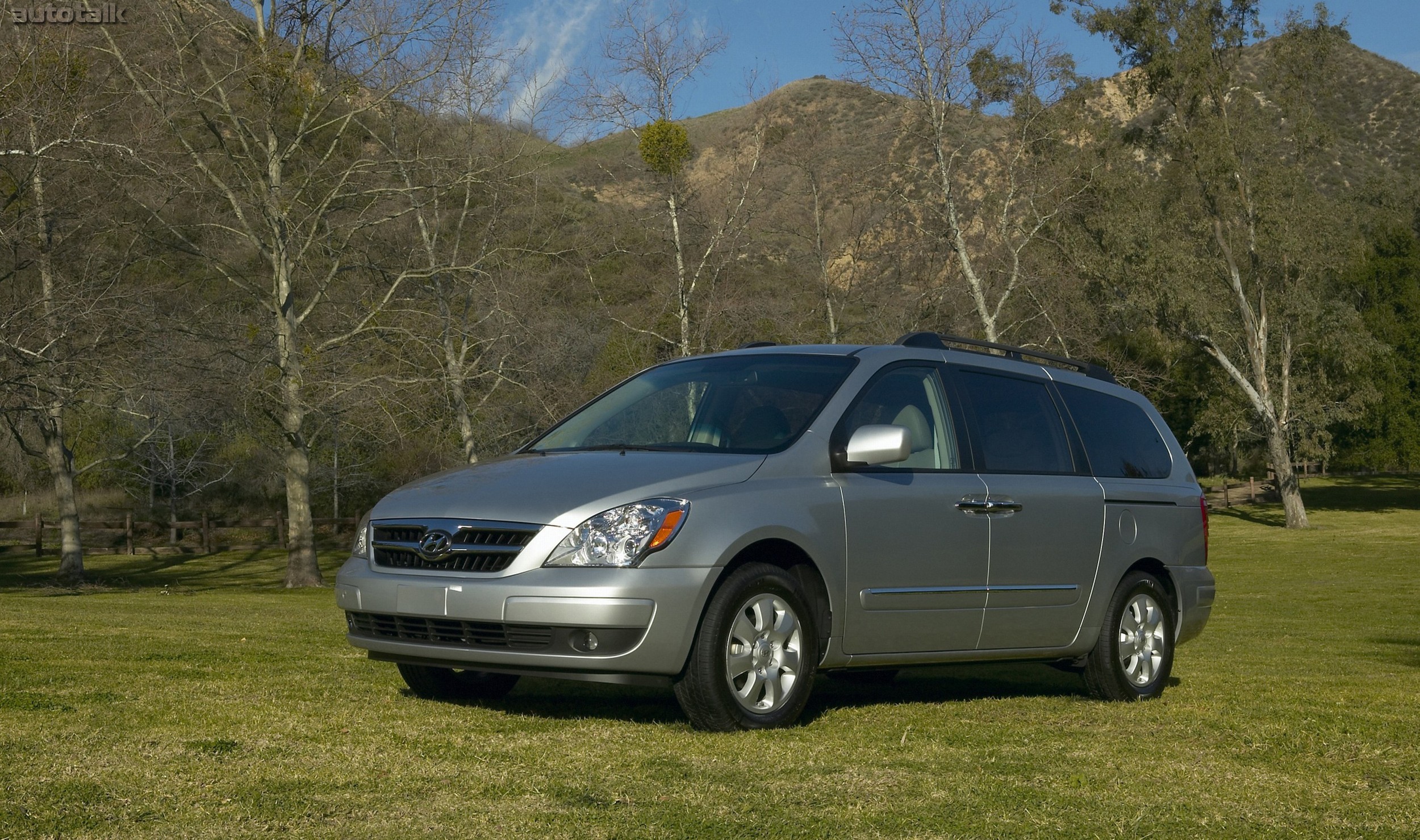 2009 Hyundai Entourage