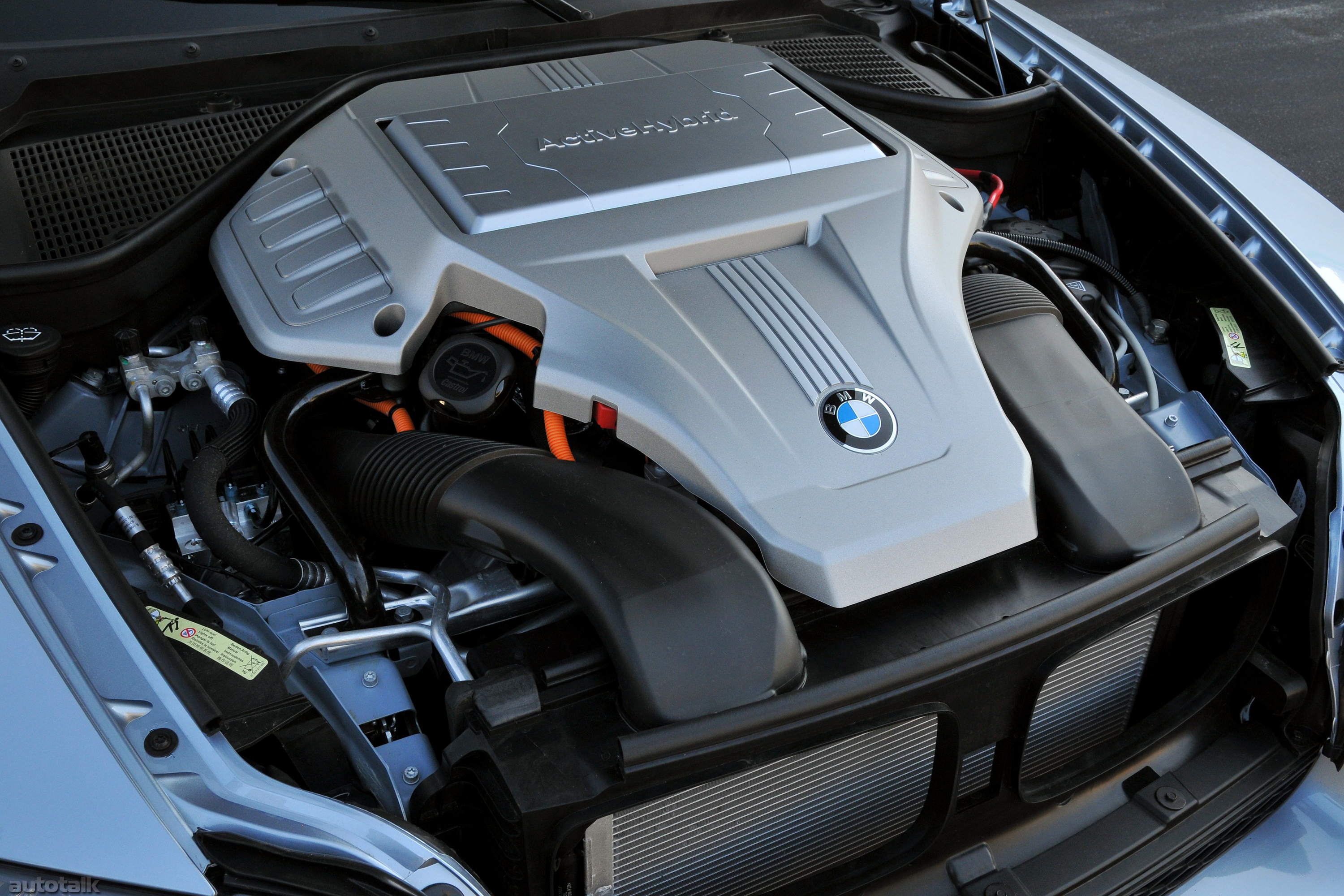 Bmw x6 двигатели. BMW x6 мотор. BMW x6 Hybrid. БМВ x6 гибрид двигатель. BMW x6 e71 под капотом.