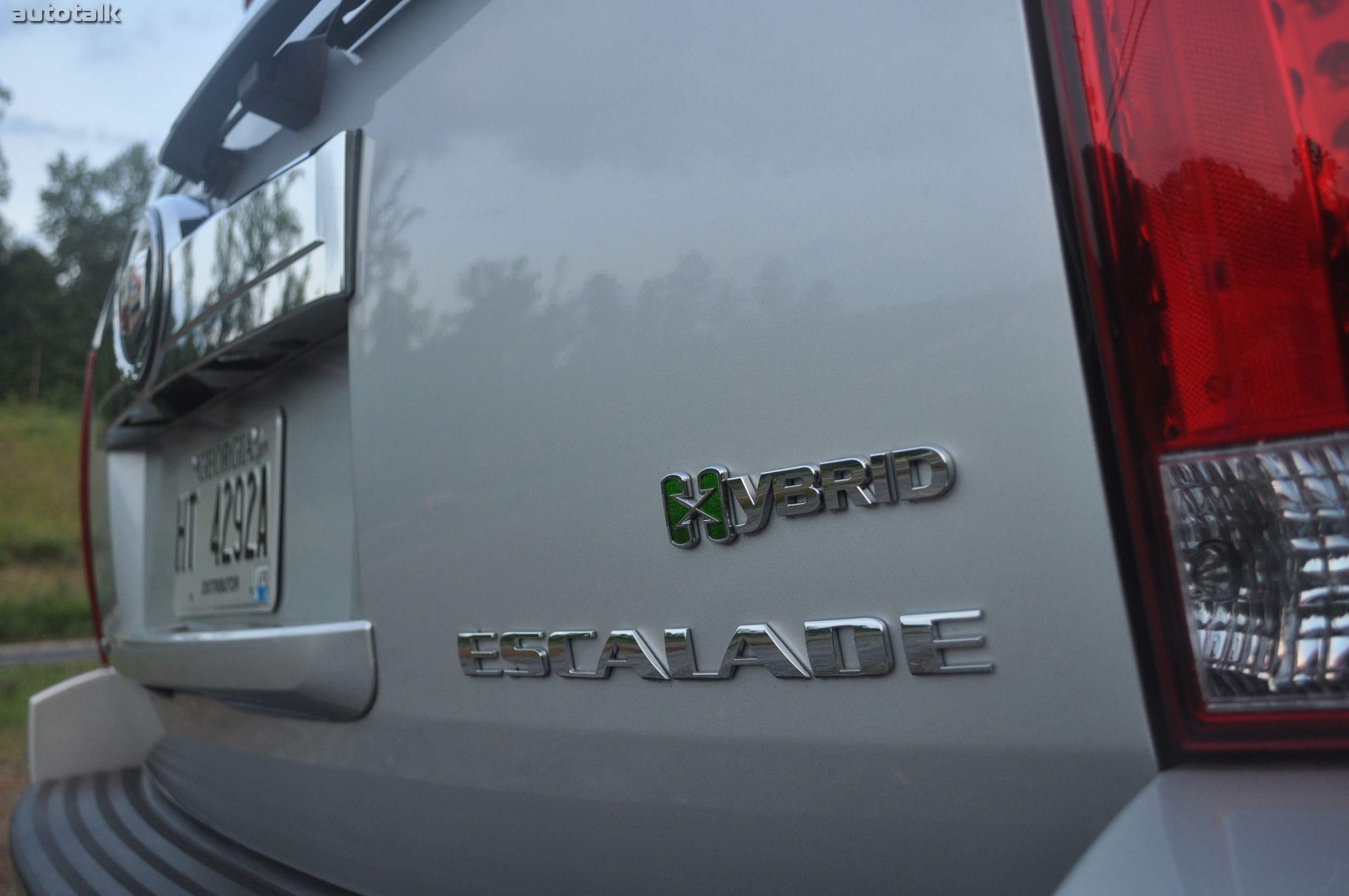 2010 Cadillac Escalade Hybrid Review