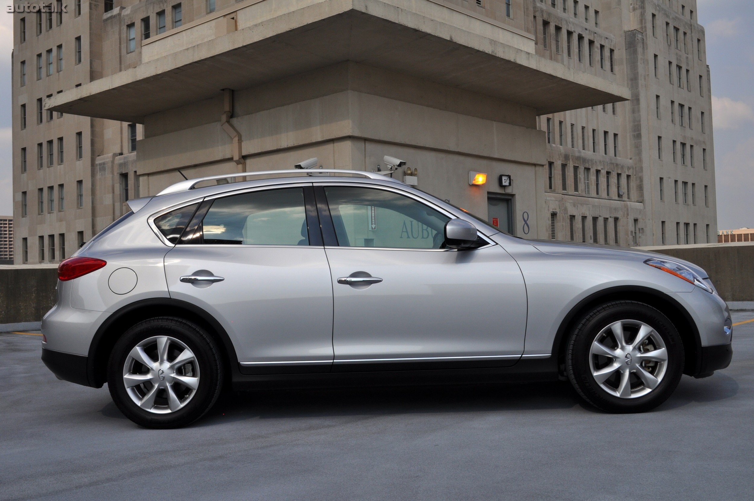 2010 Infiniti EX35 Review