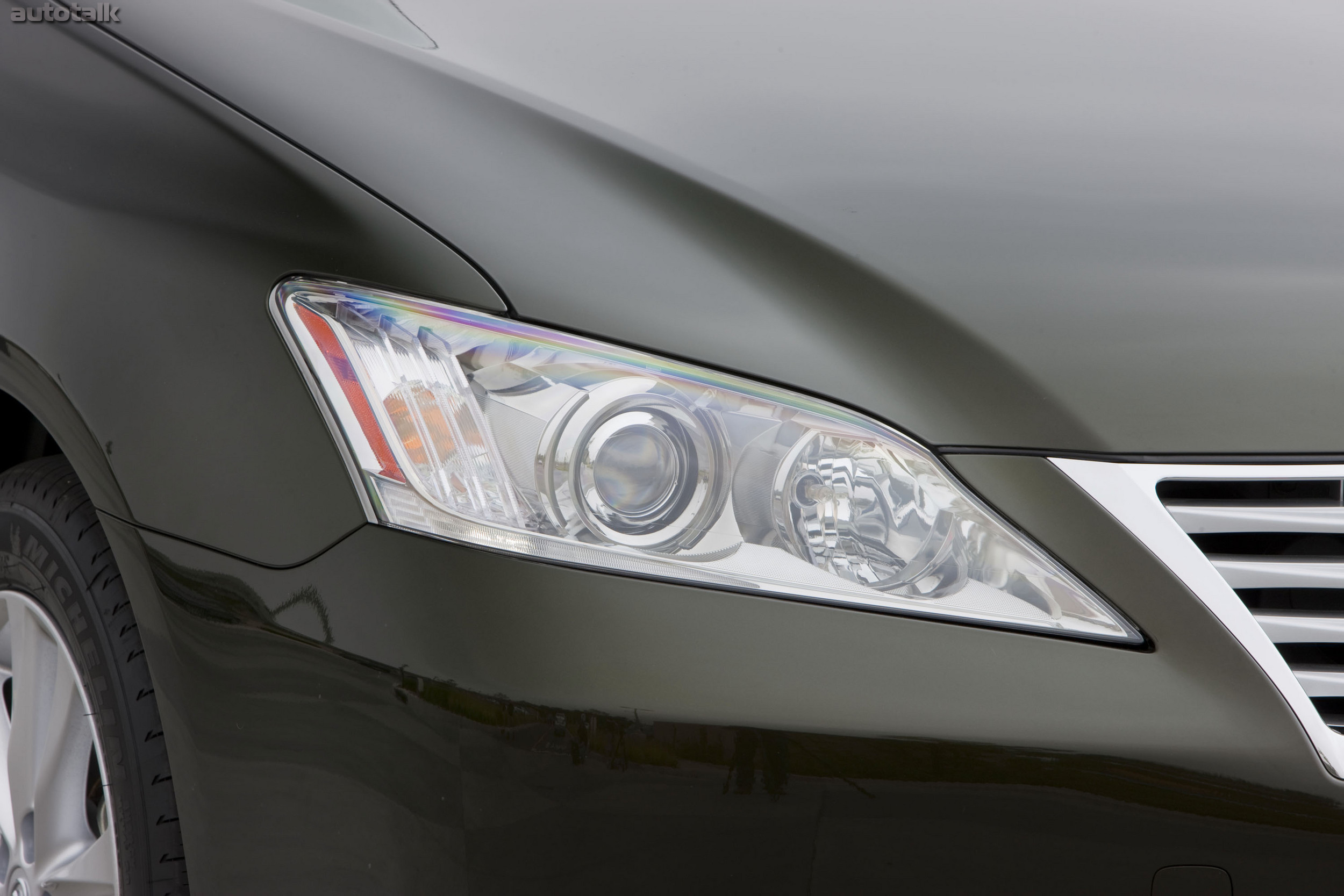 2010 Lexus ES 350 Headlights