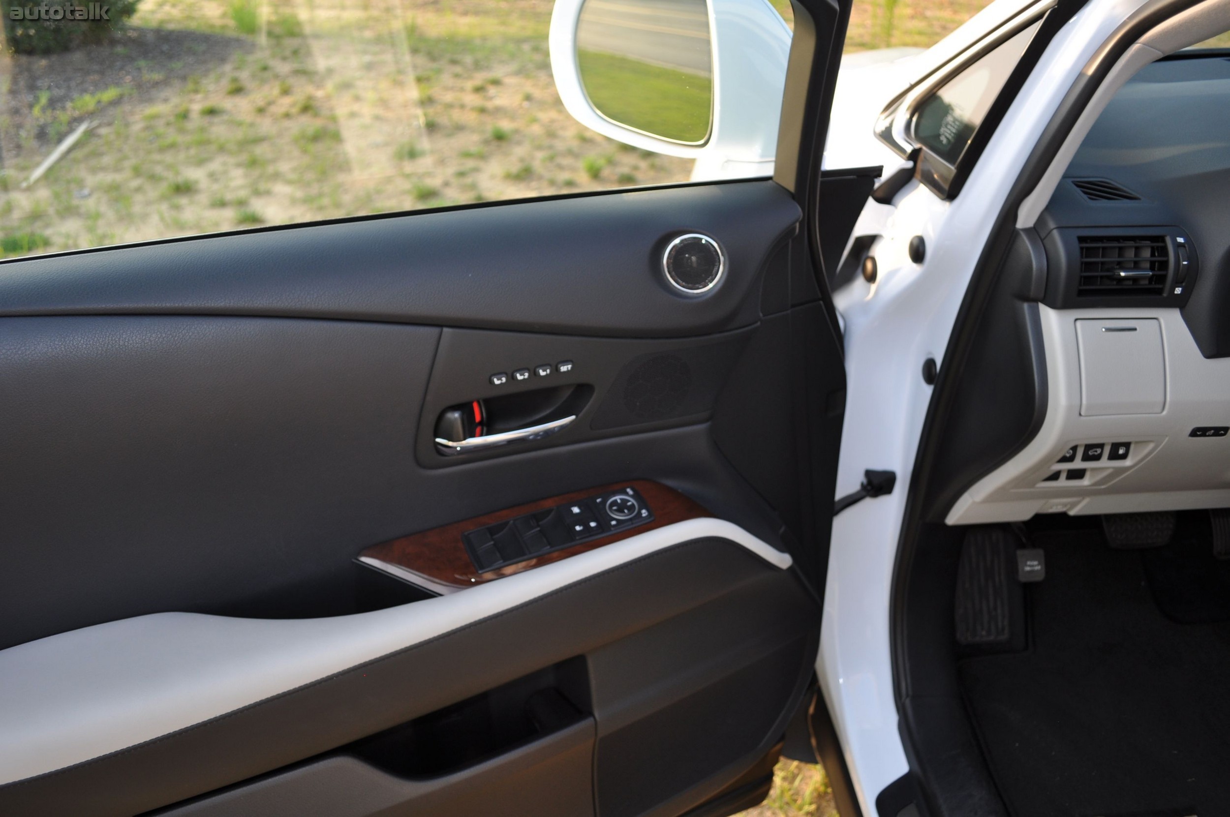 2010 Lexus RX450h Review