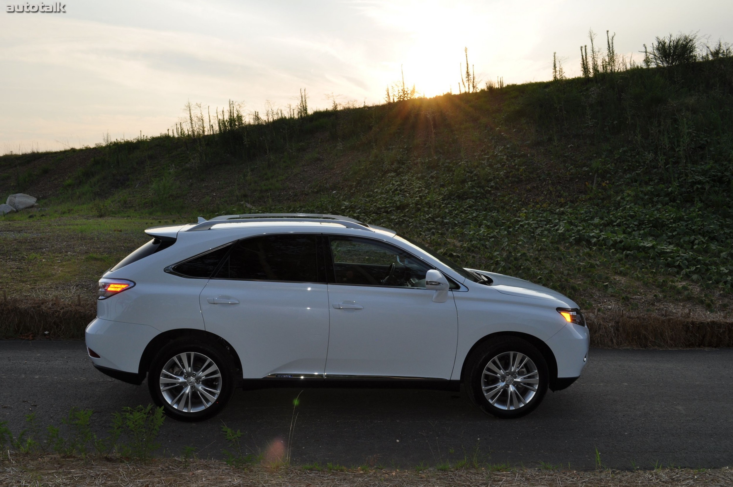 2010 Lexus RX450h Review