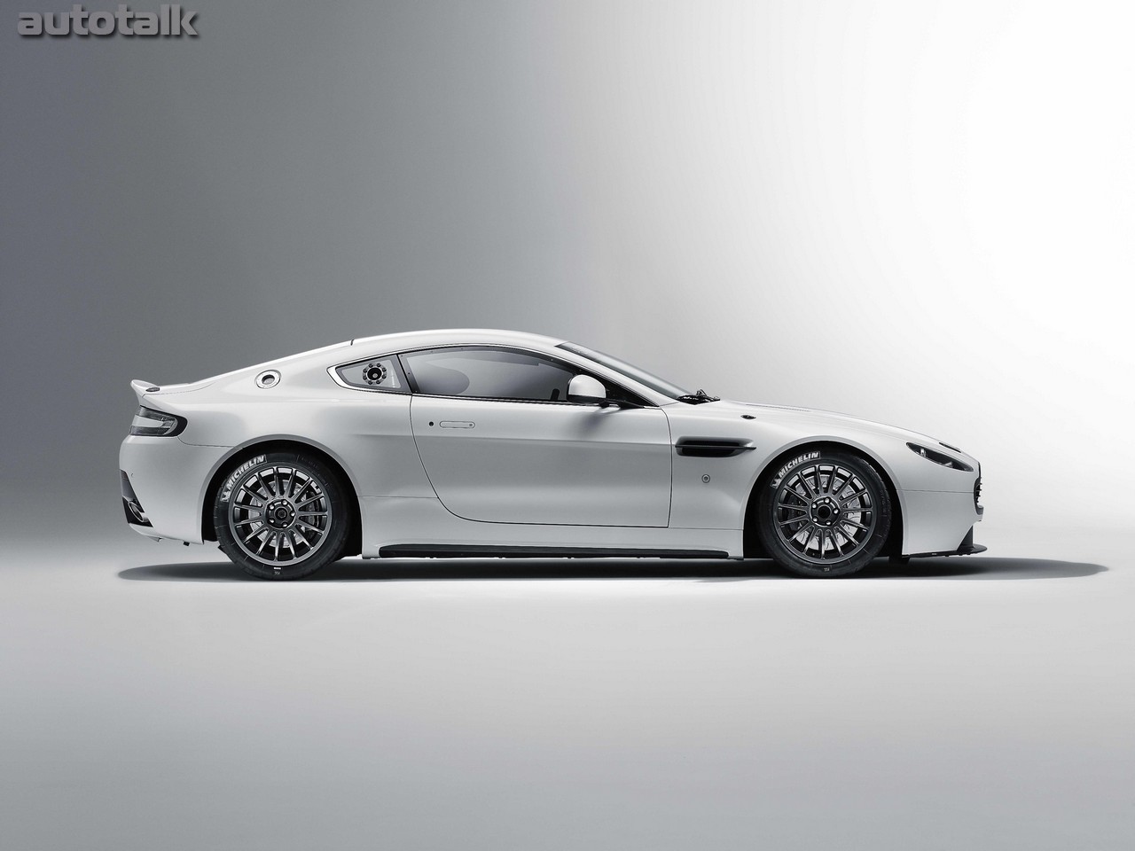 2011 Aston Martin Vantage GT4