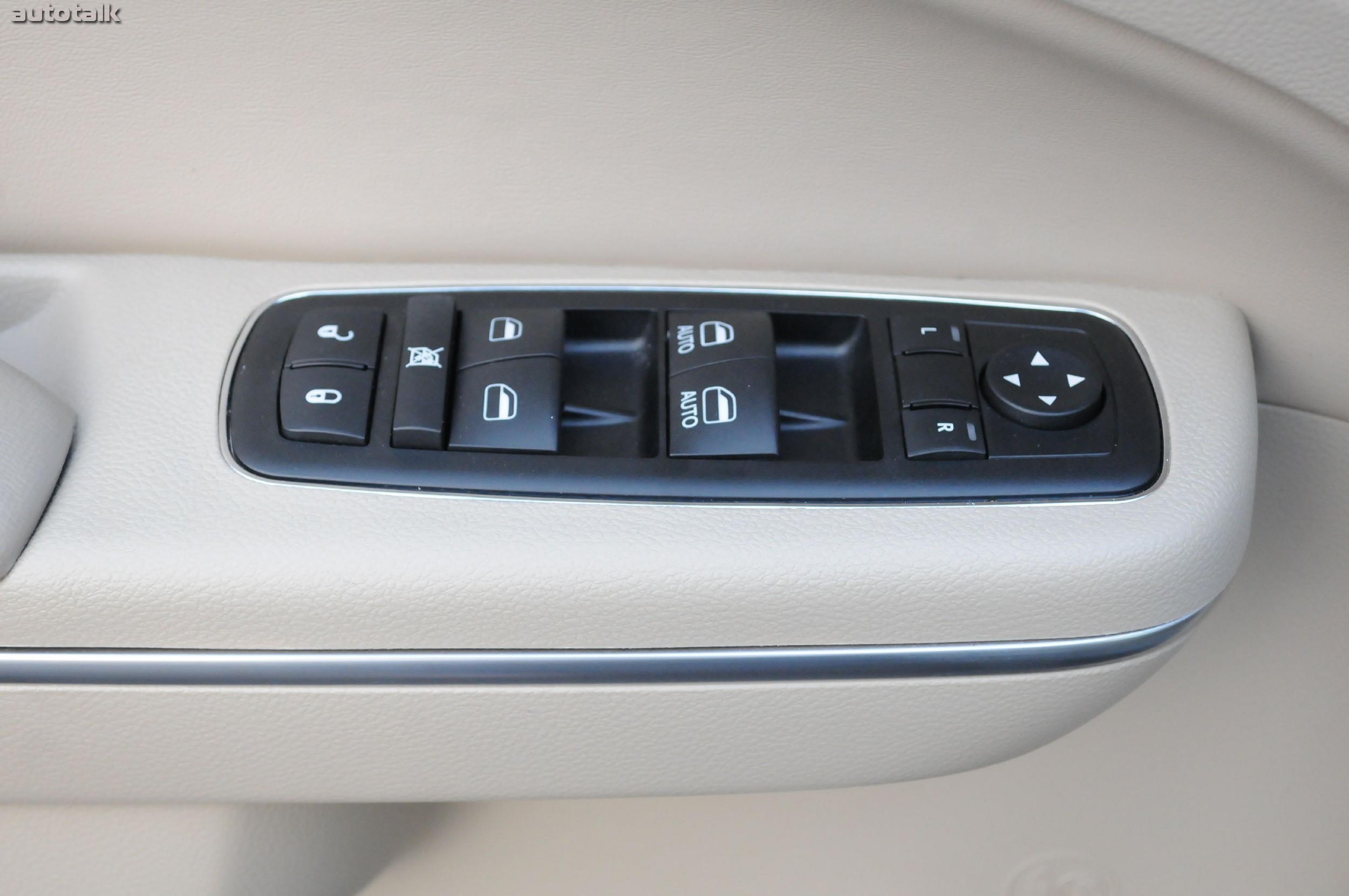 2011 Chrysler 300 Limited Review