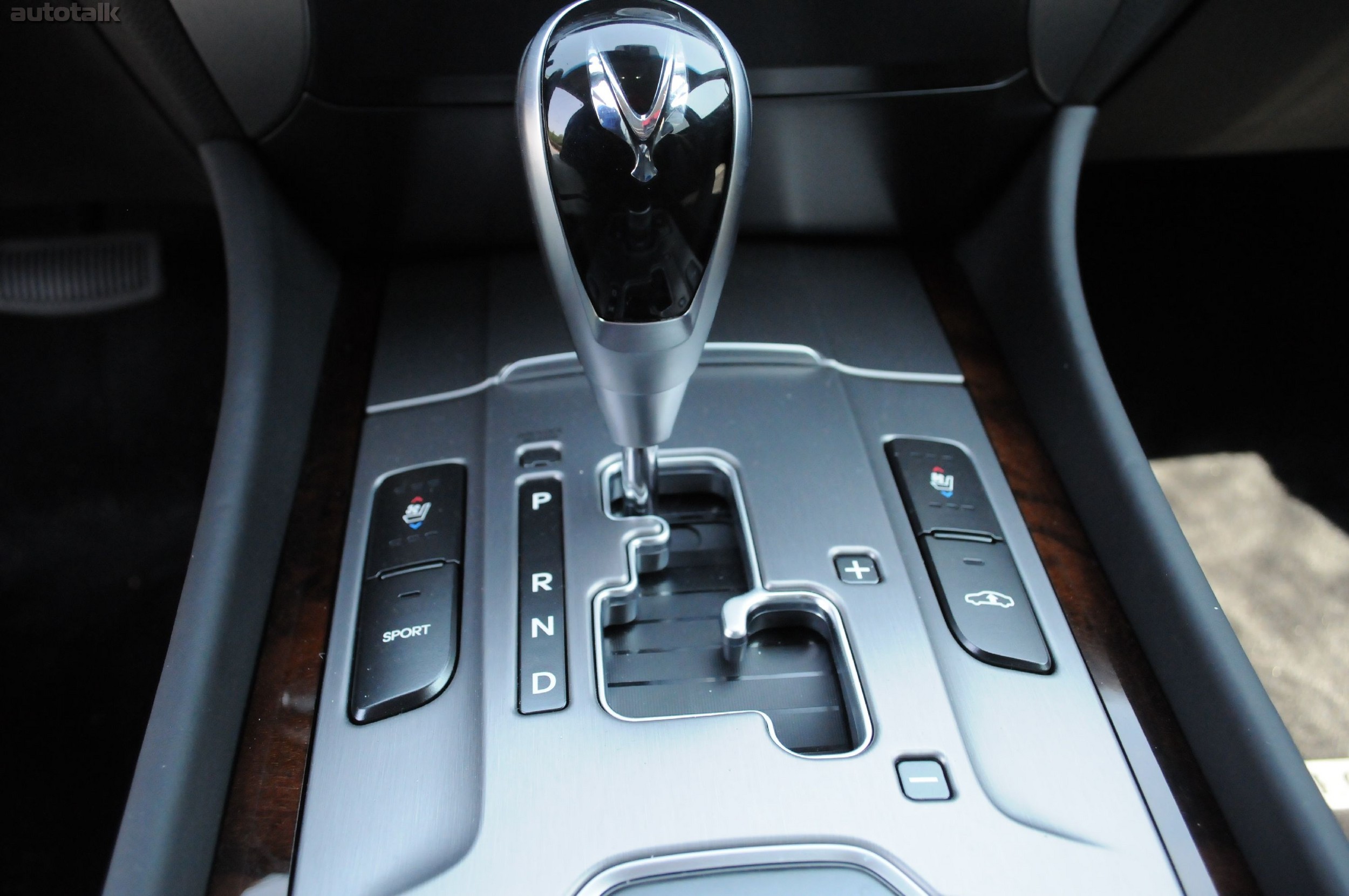 2011 Hyundai Equus Review