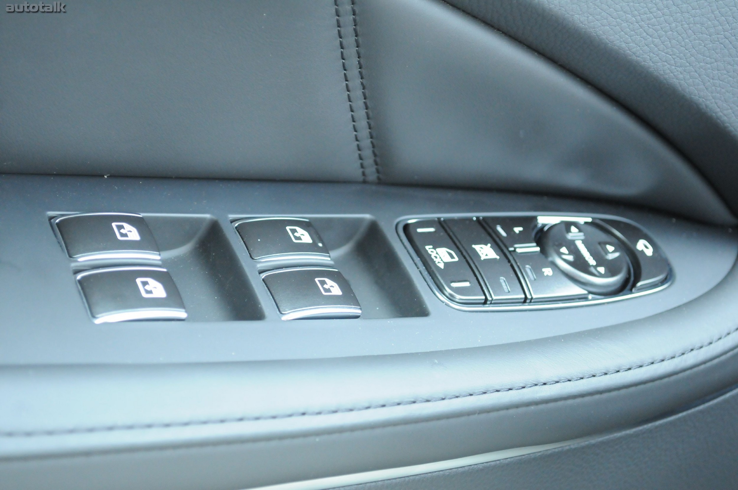 2011 Hyundai Equus Review