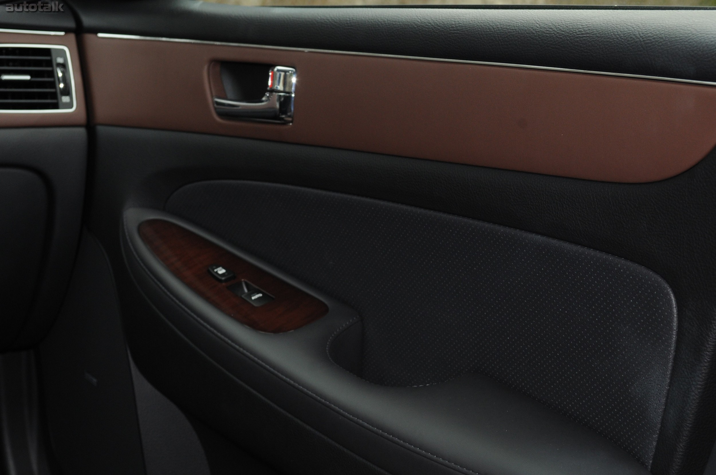 2011 Hyundai Genesis Sedan Review