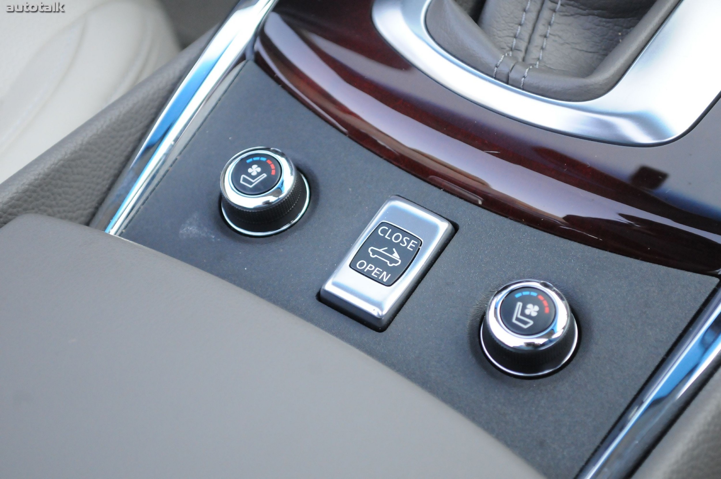 2011 Infiniti G37 Convertible Review