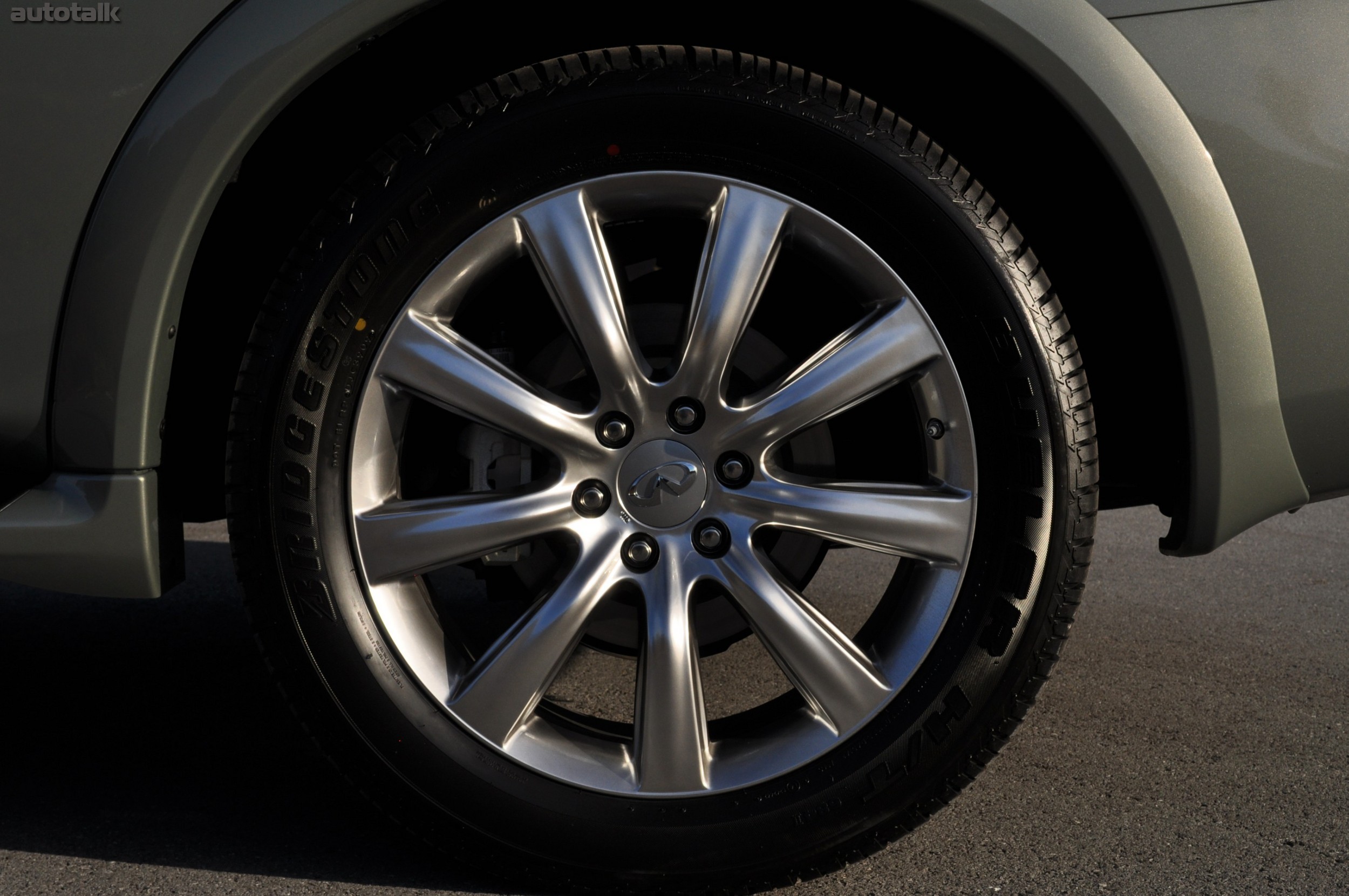 2011 Infiniti QX56 Review