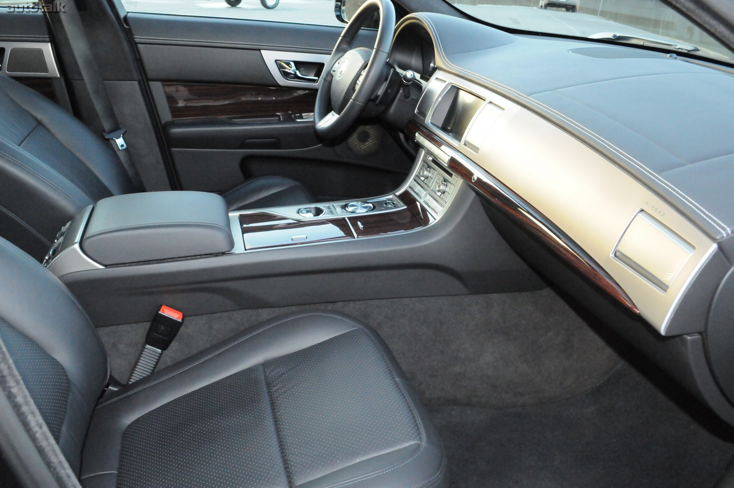 2011 Jaguar XF Review