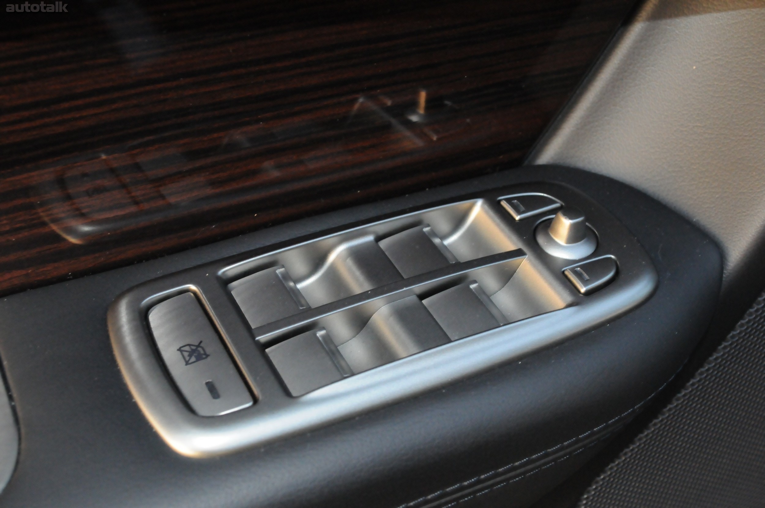 2011 Jaguar XF Review