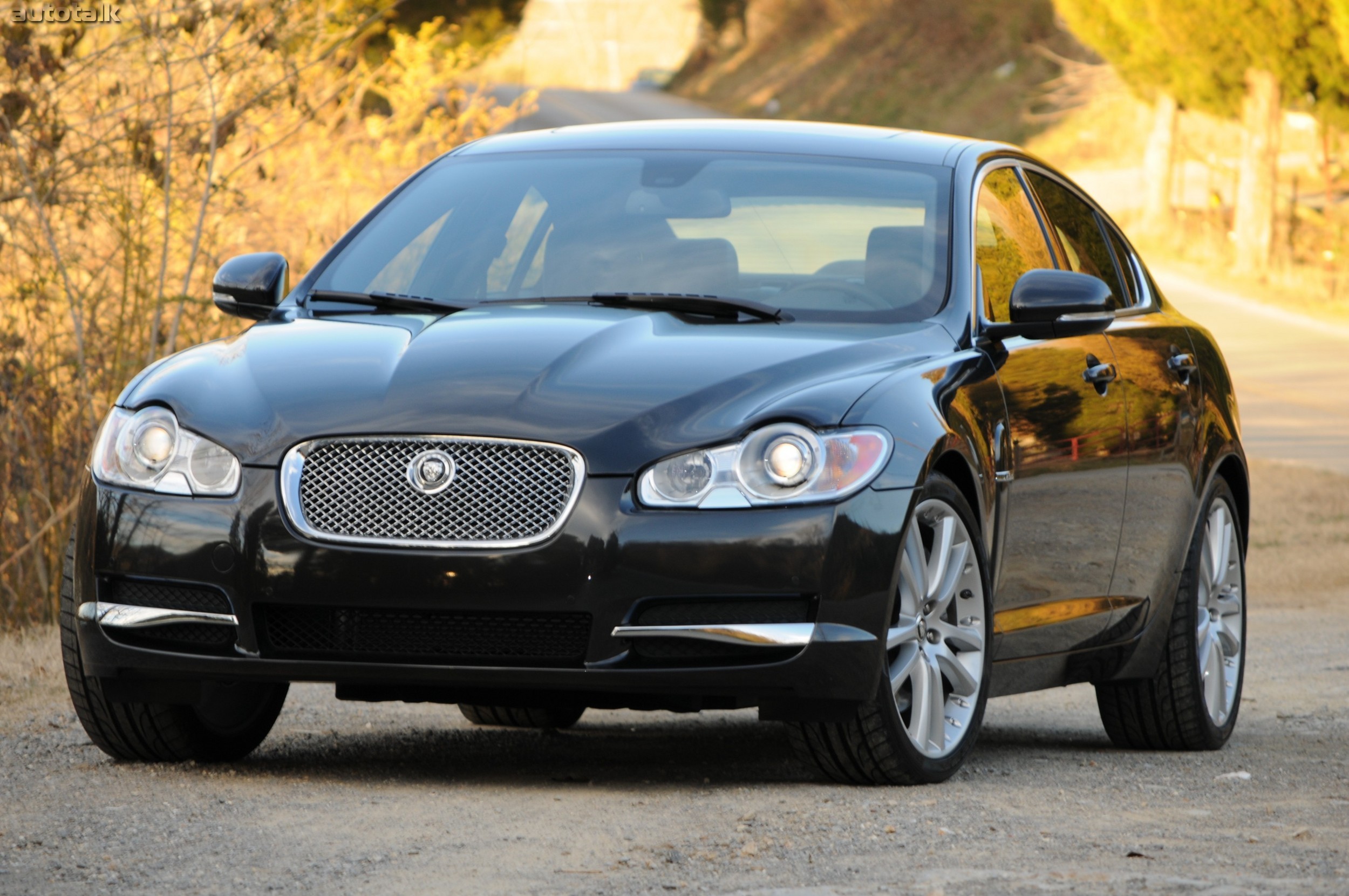 2011 Jaguar XF Review