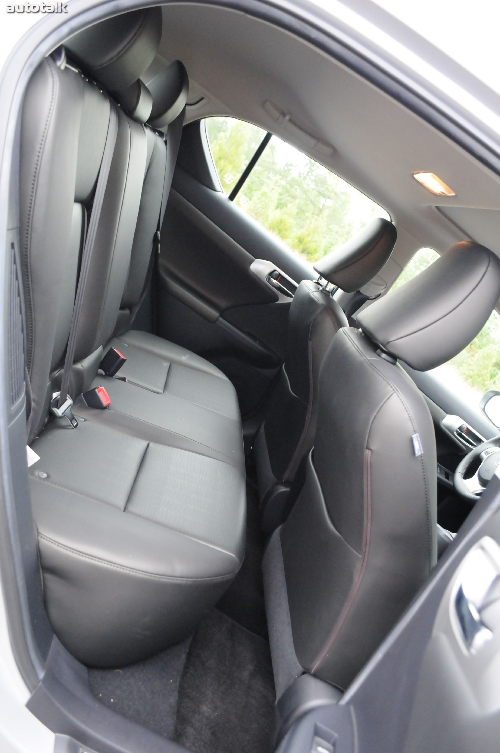 2011 Lexus CT200h Review