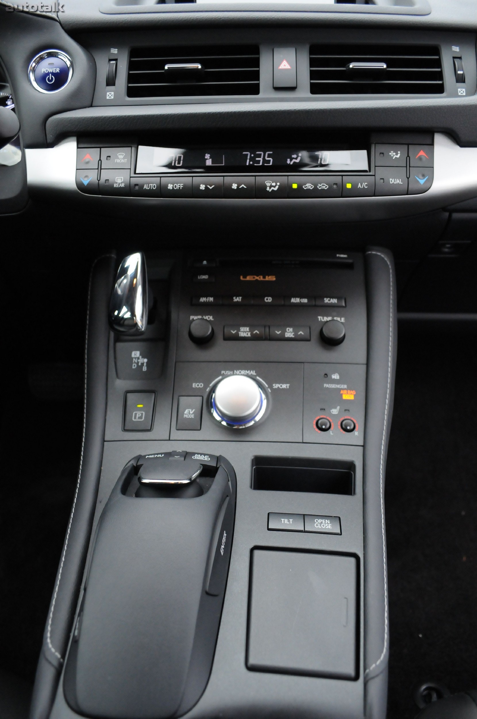 2011 Lexus CT200h Review