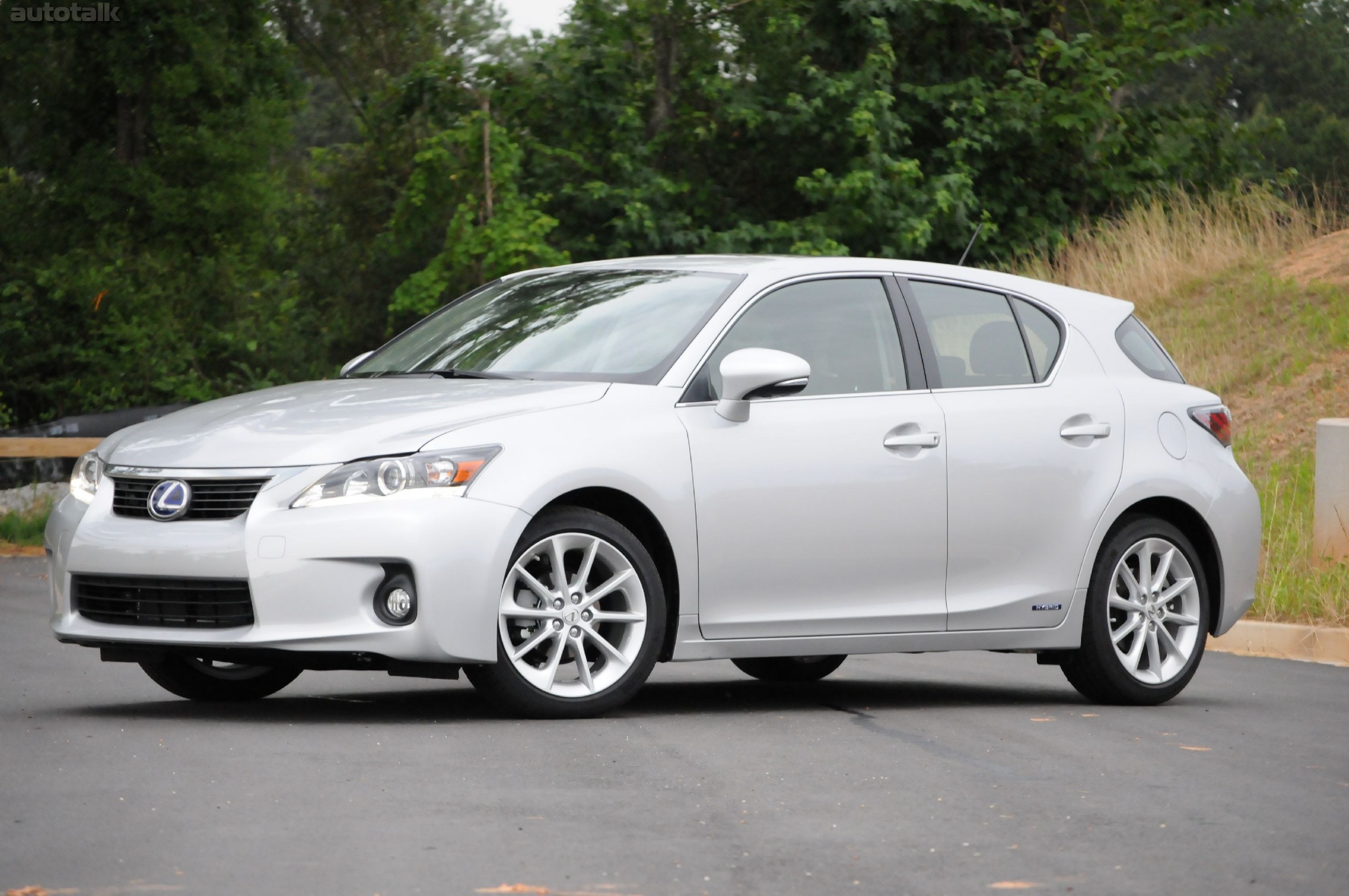 2011 Lexus CT200h Review