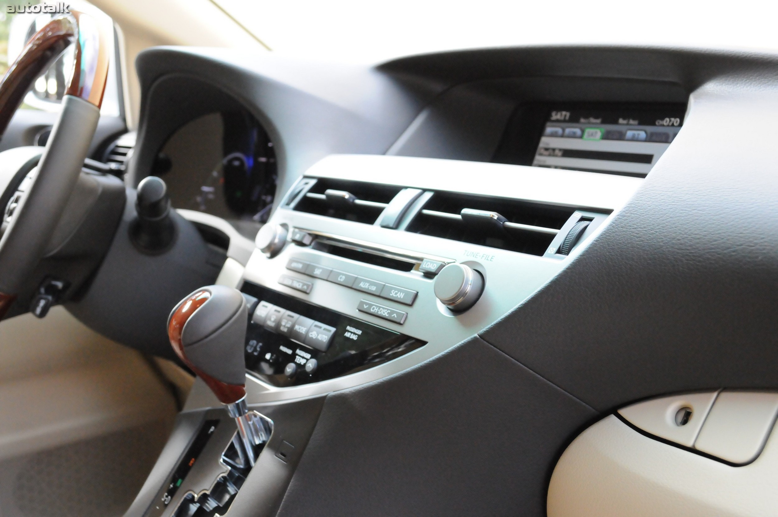 2011 Lexus RX450h Review