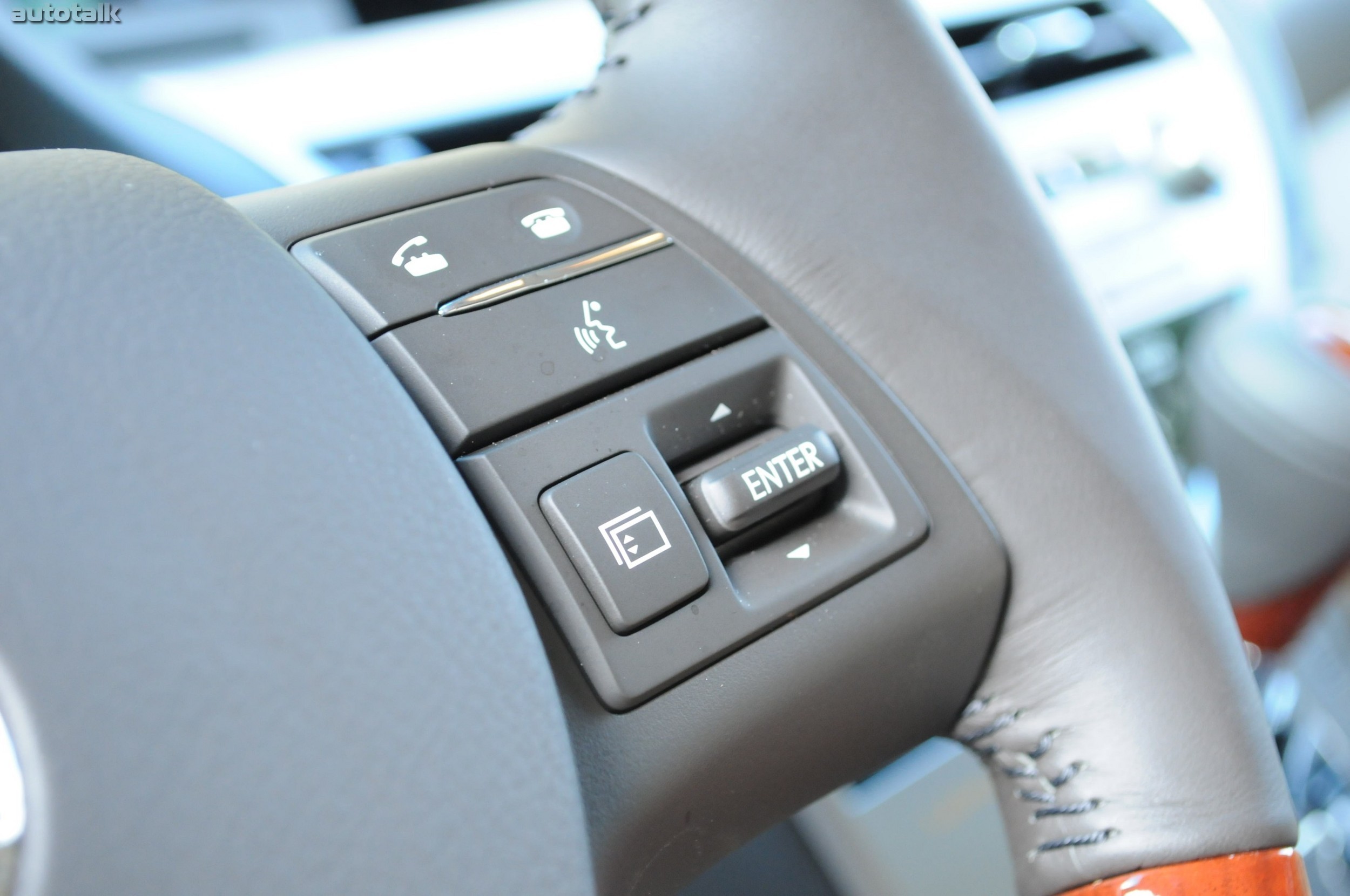 2011 Lexus RX450h Review