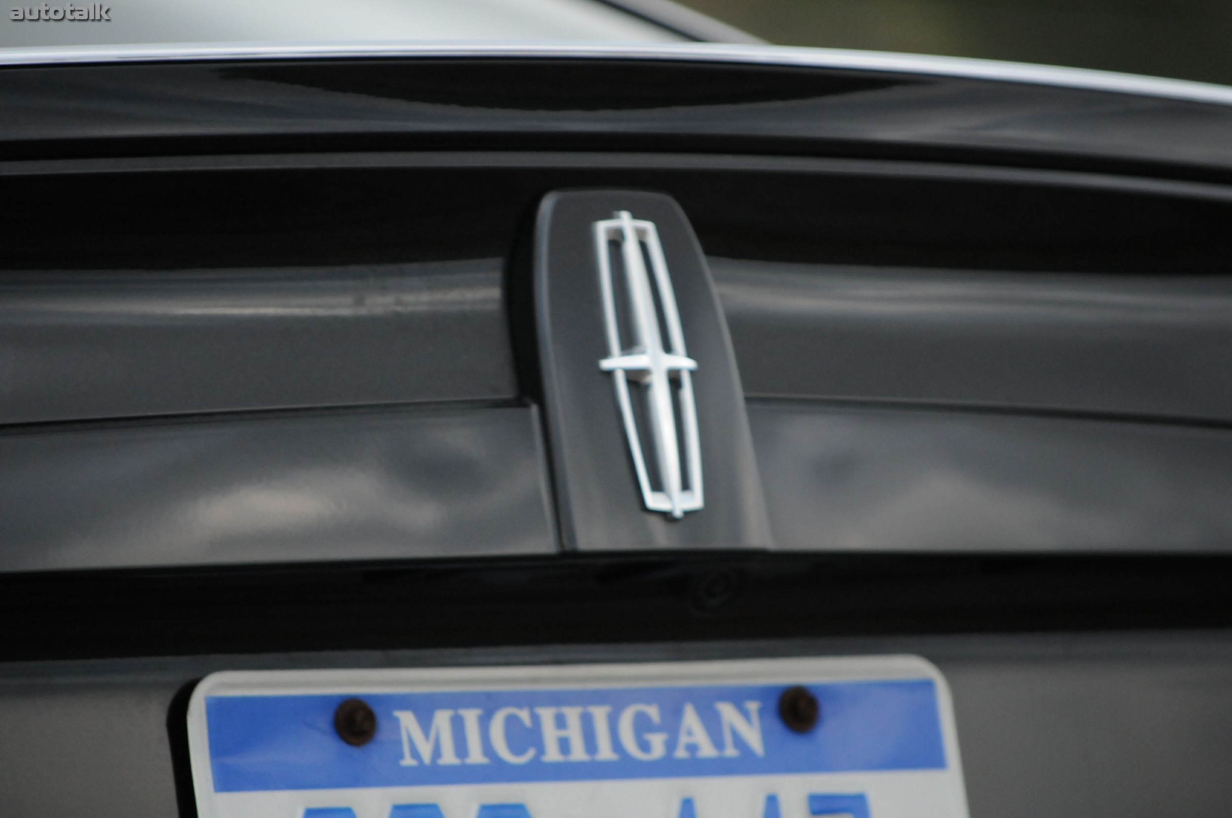 2011 Lincoln MKS Review