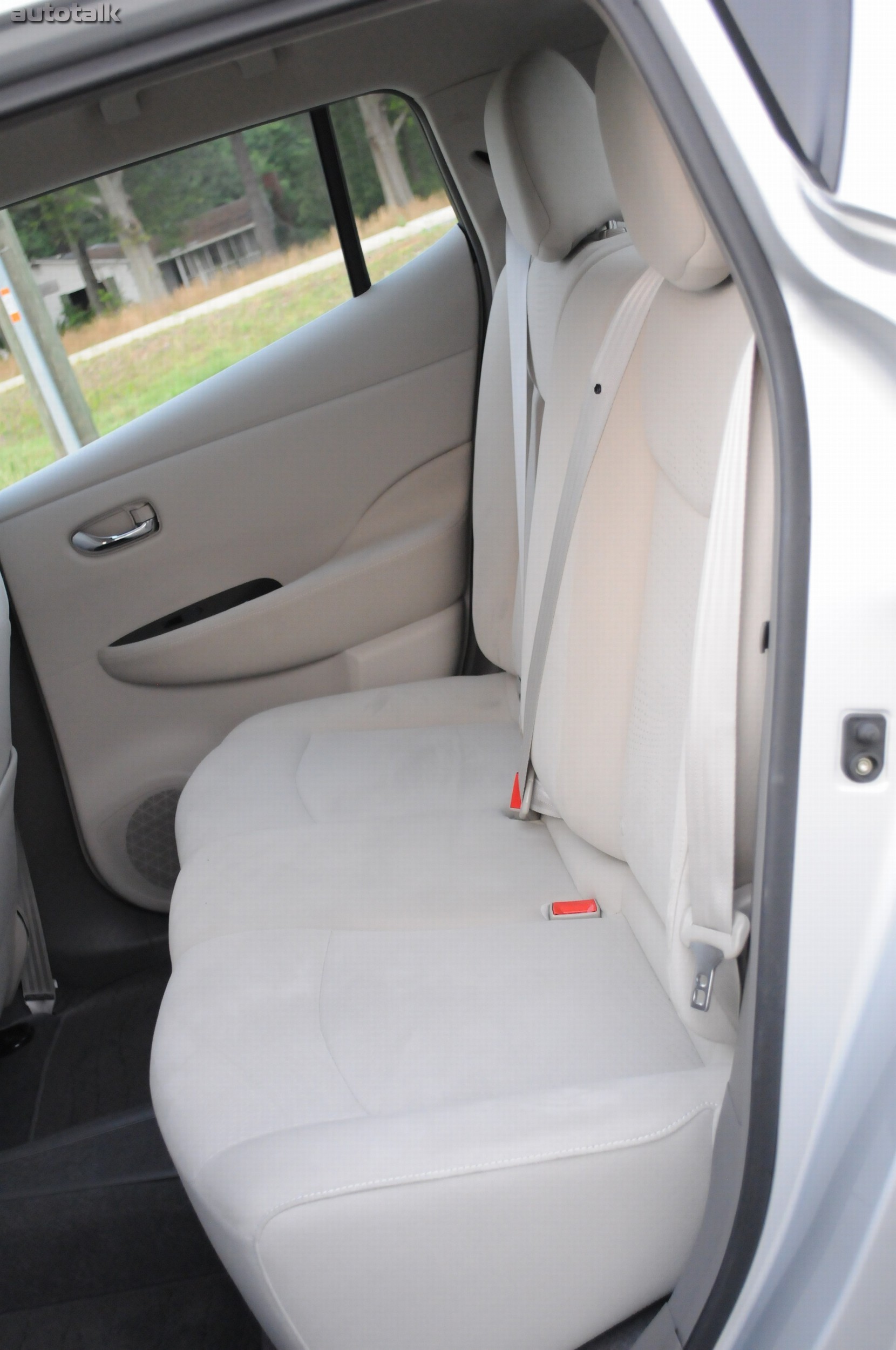 2011 Nissan Leaf Review