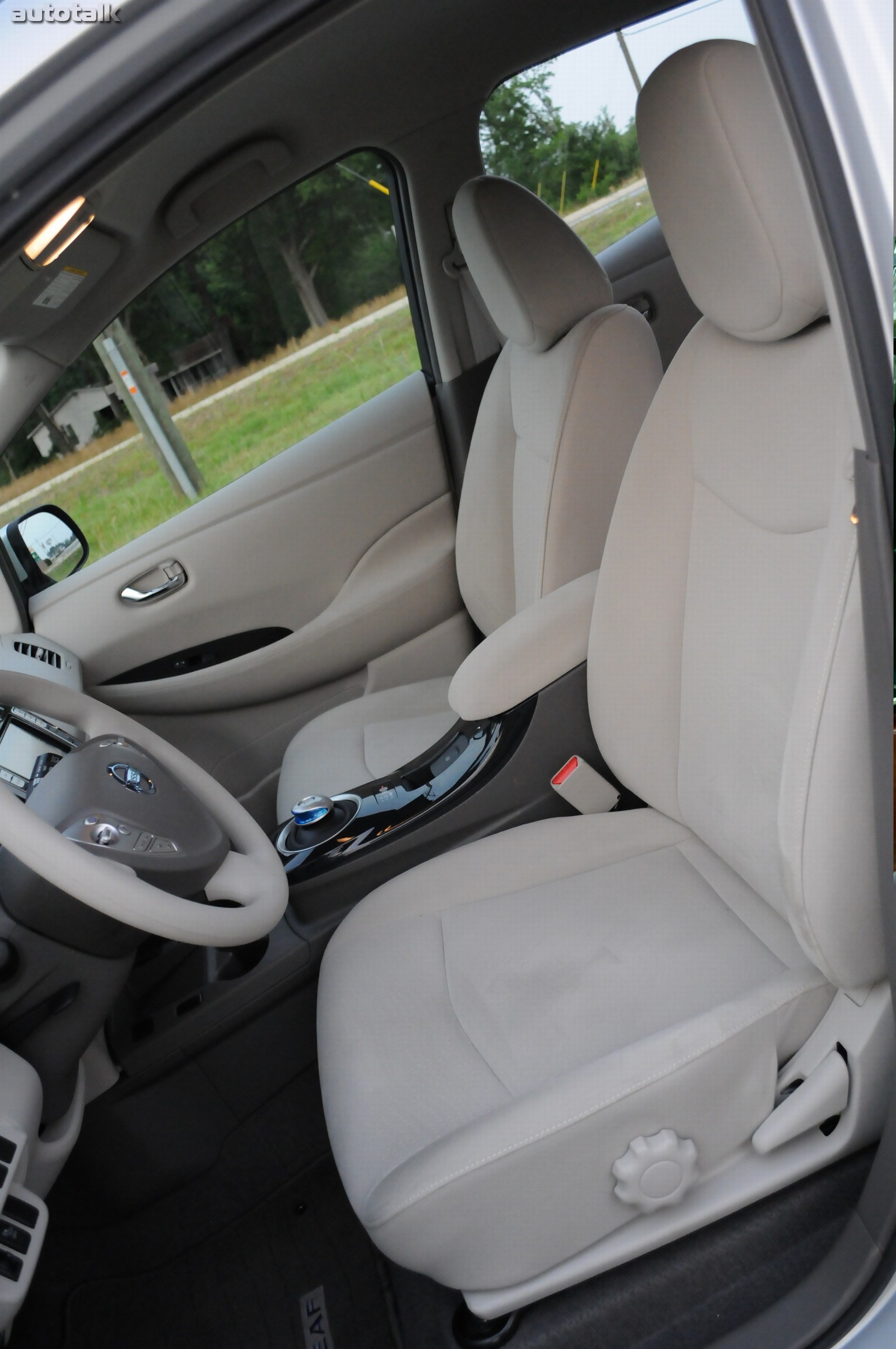 2011 Nissan Leaf Review