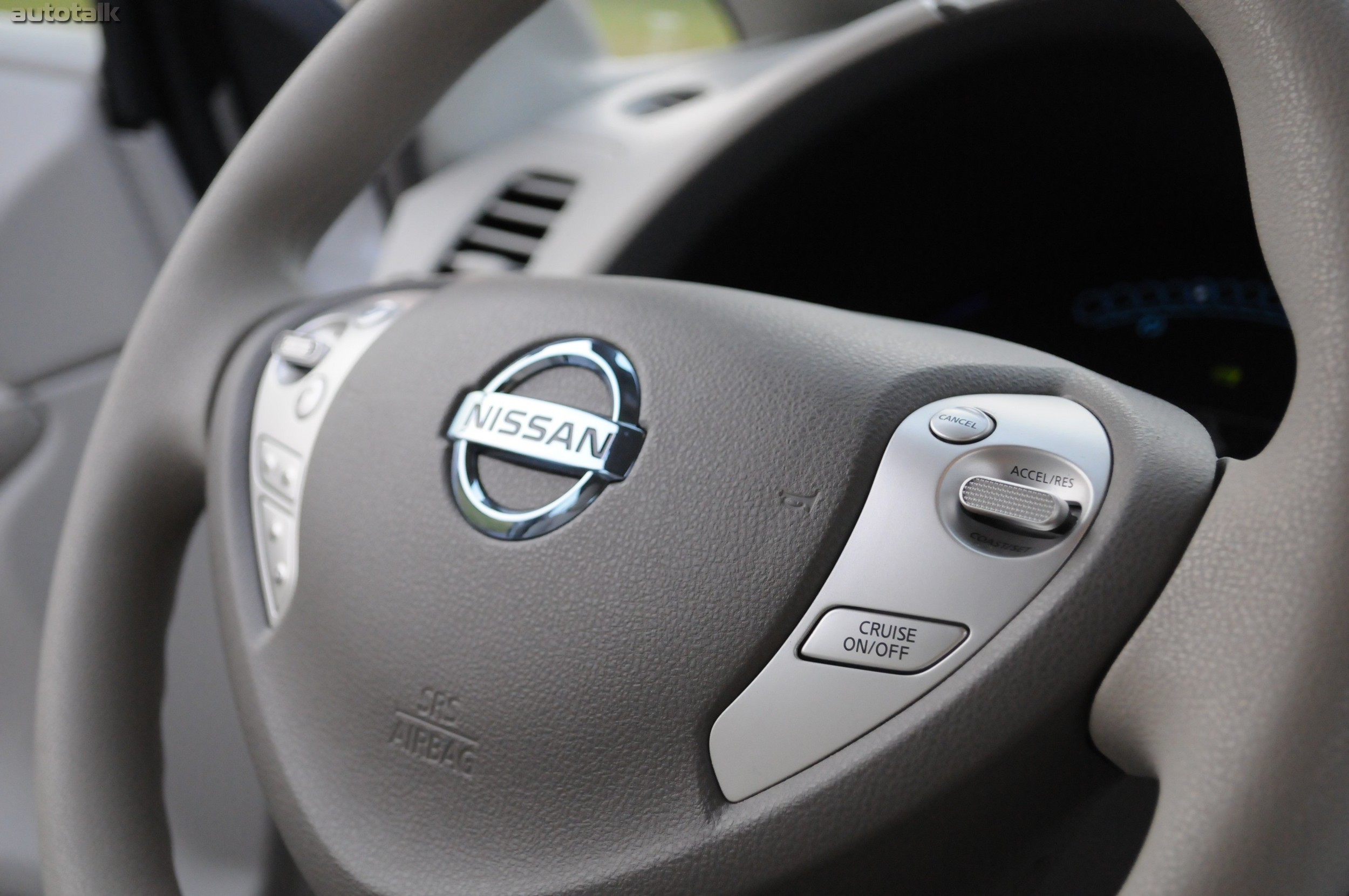 2011 Nissan Leaf Review