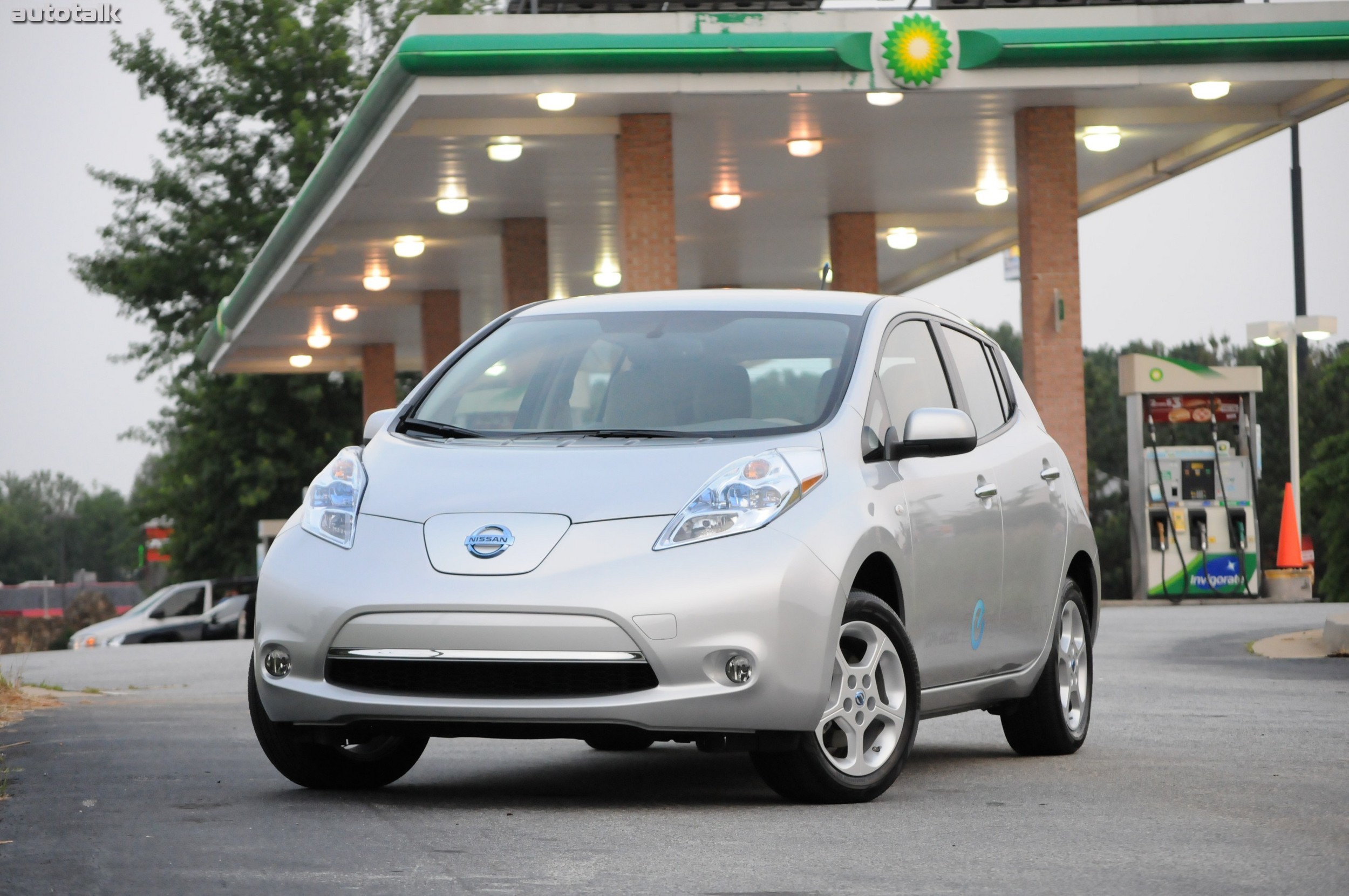 2011 Nissan Leaf Review