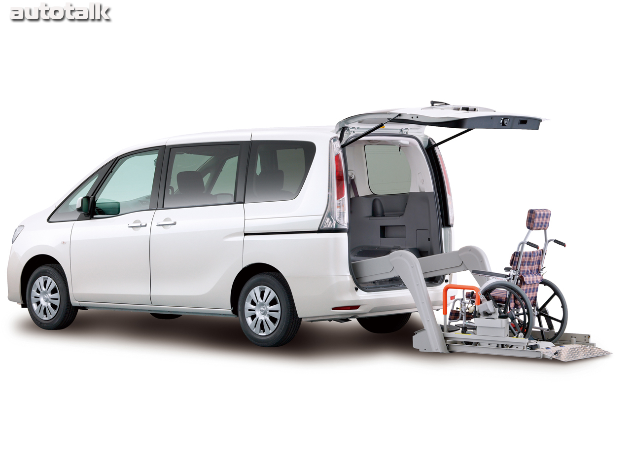 2011 Nissan Serena