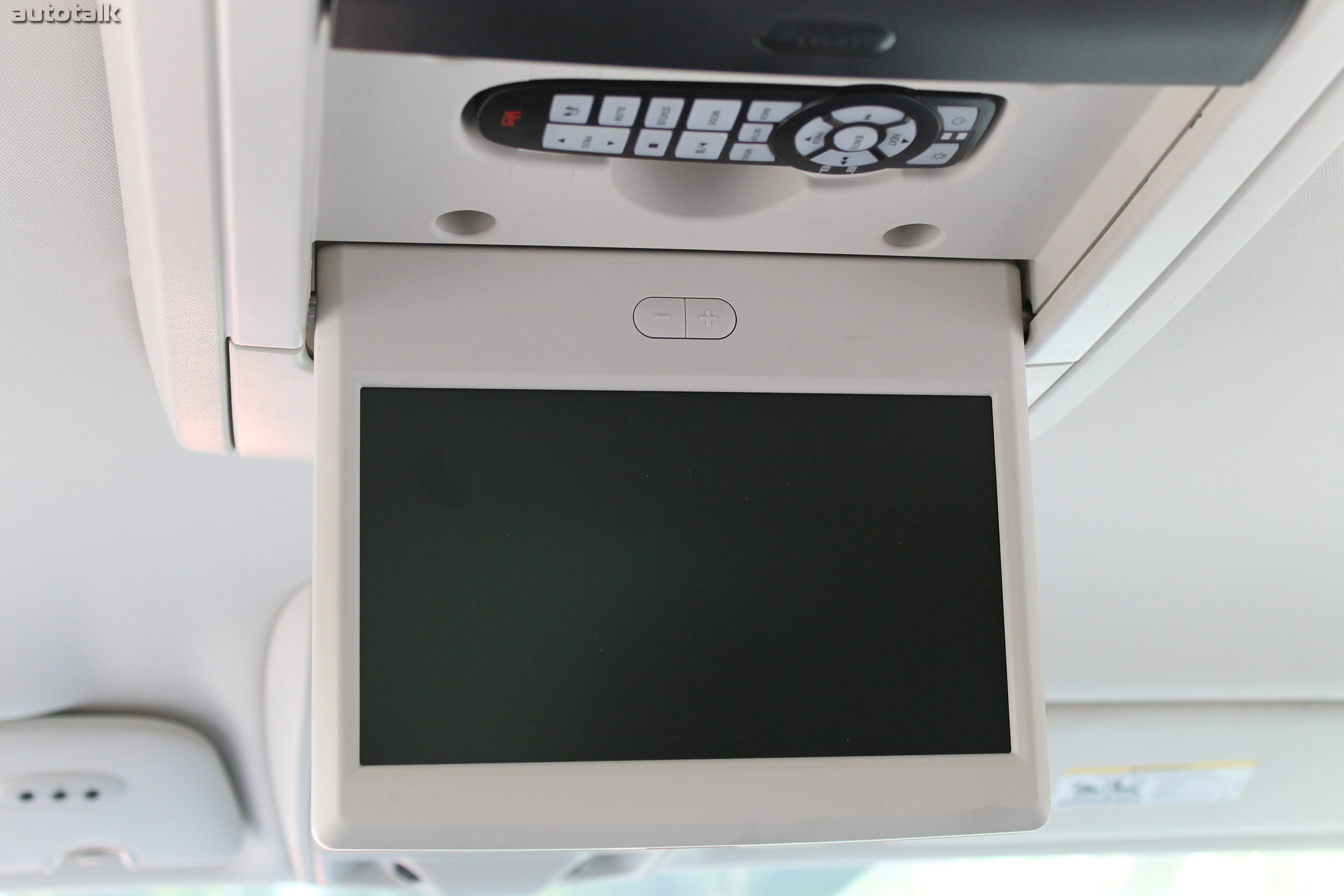 2011 Volkswagen Routan Review