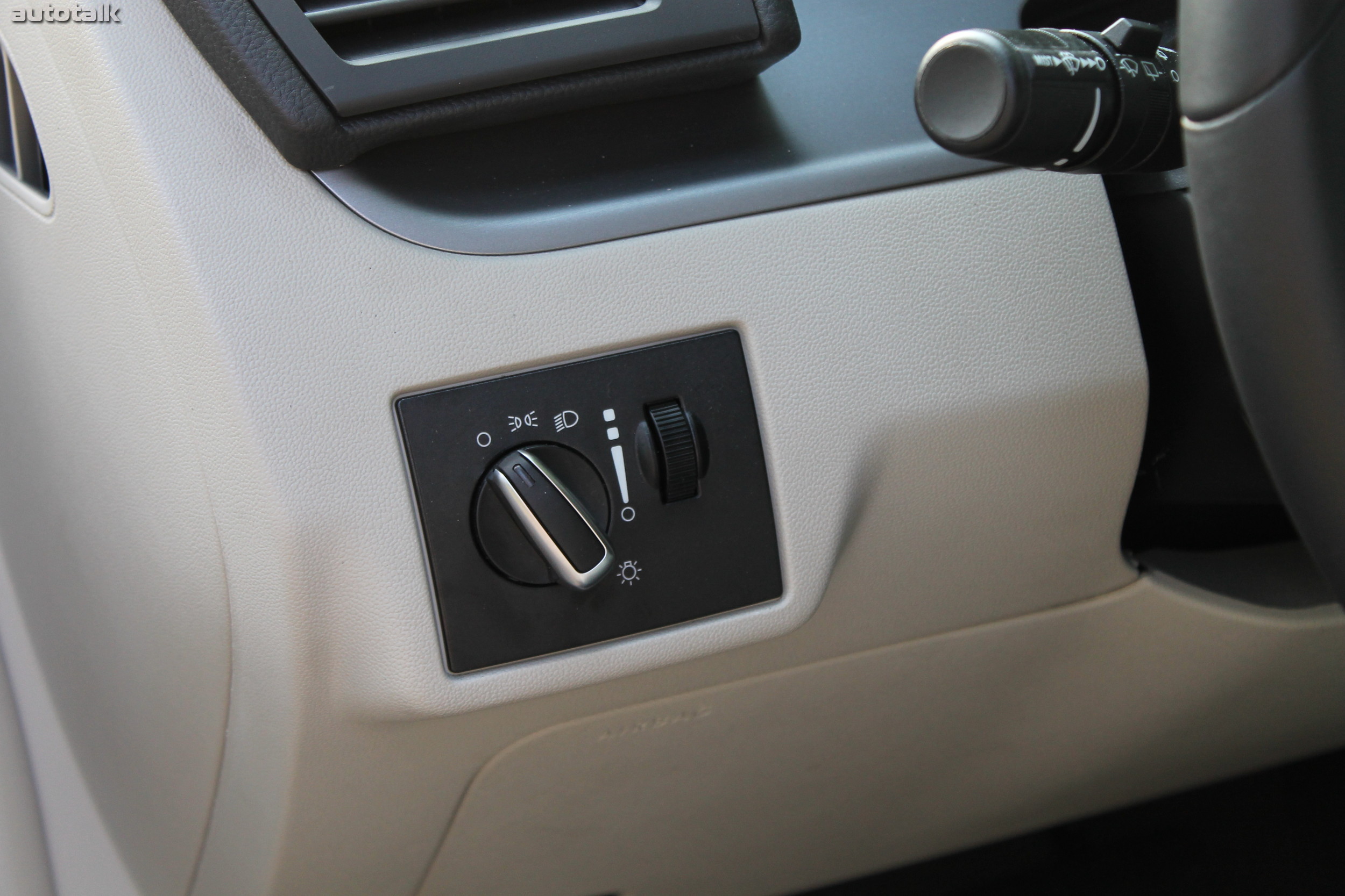 2011 Volkswagen Routan Review