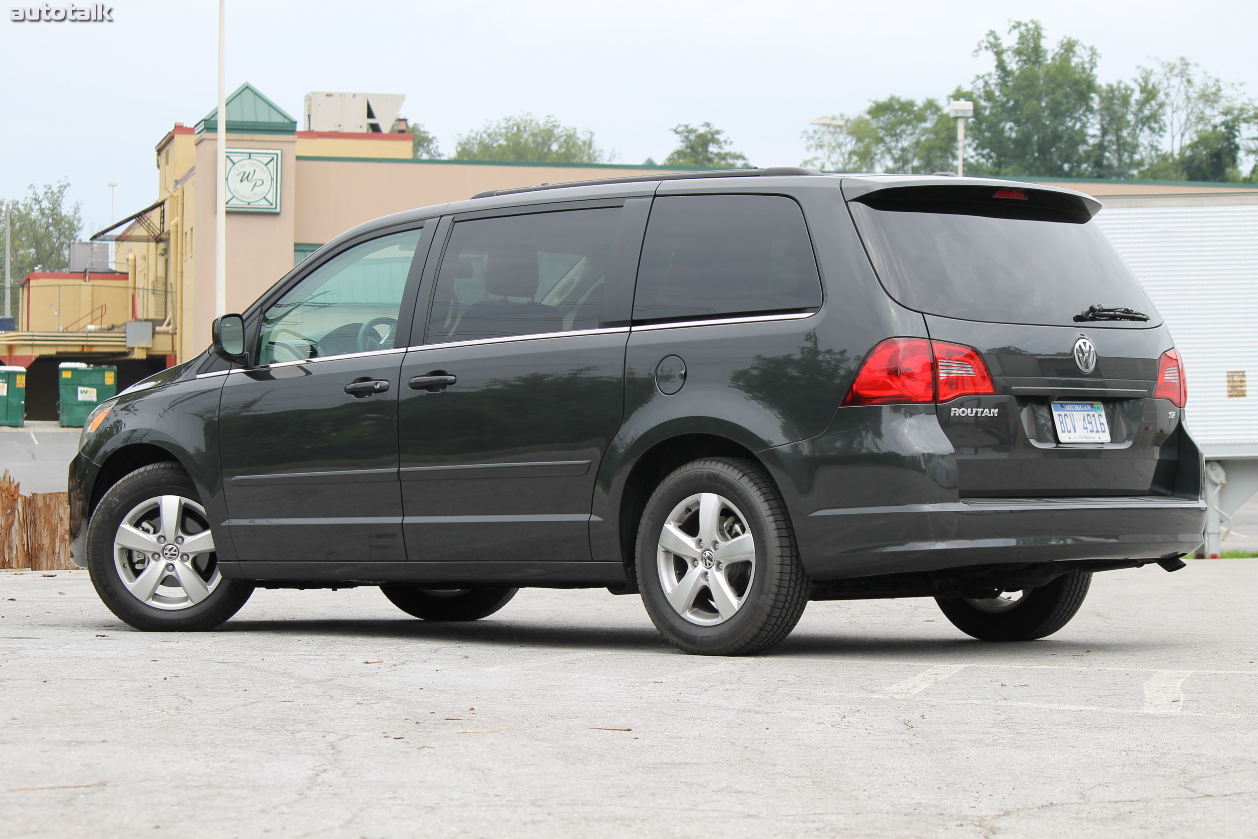 2011 Volkswagen Routan Review