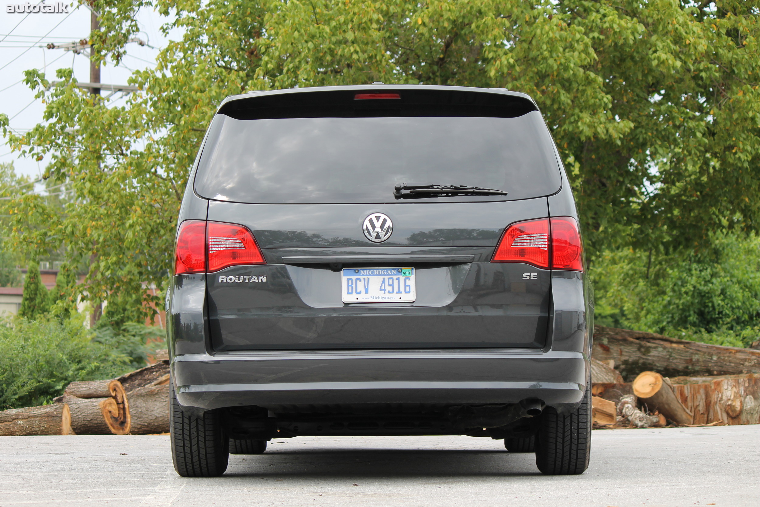 2011 Volkswagen Routan Review