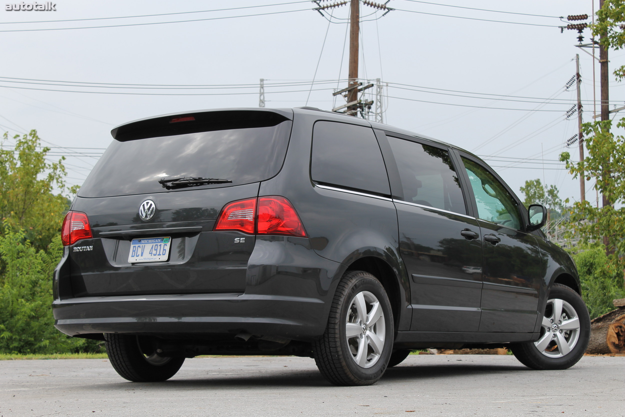 2011 Volkswagen Routan Review