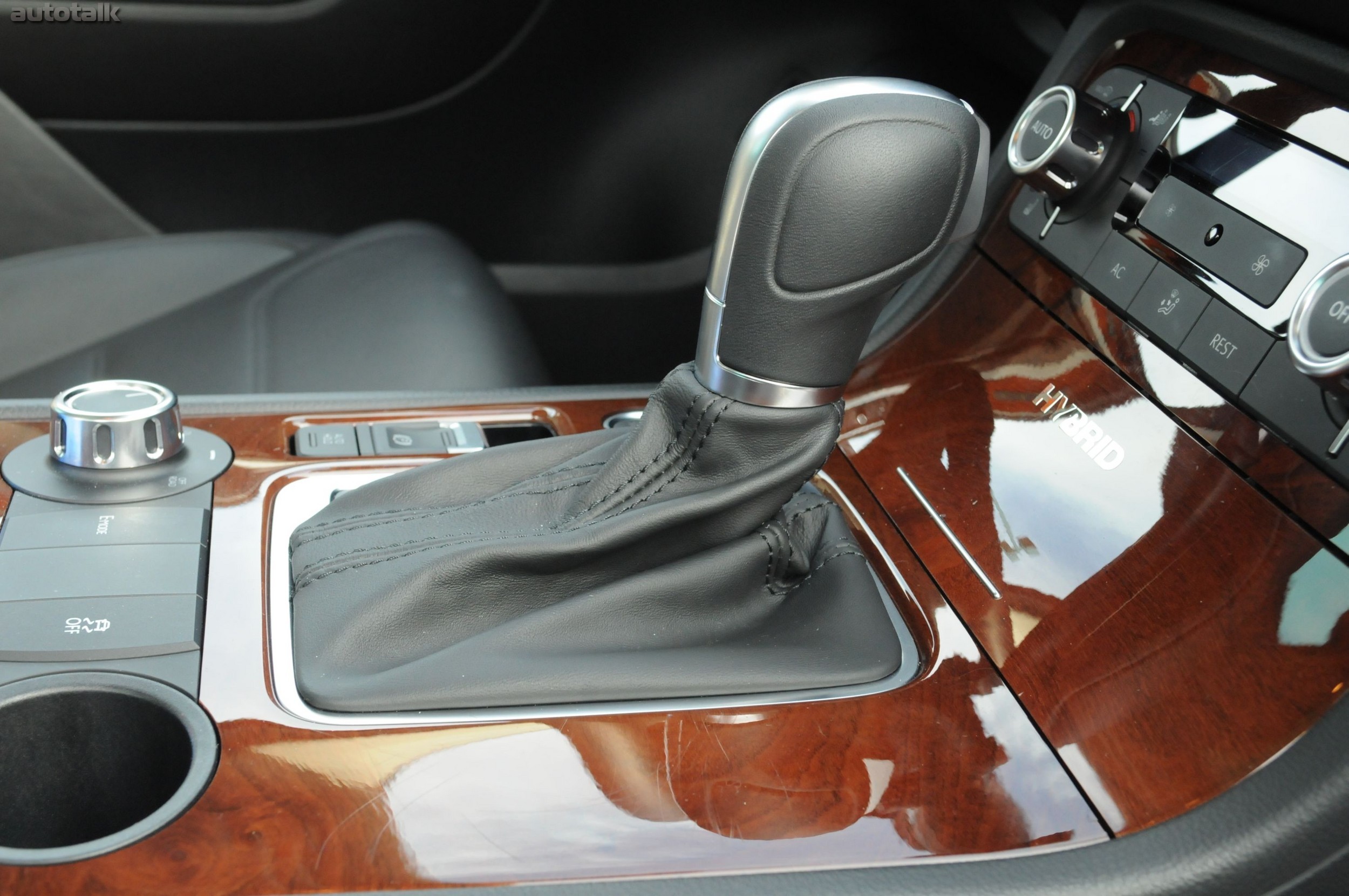 2011 Volkswagen Touareg Review