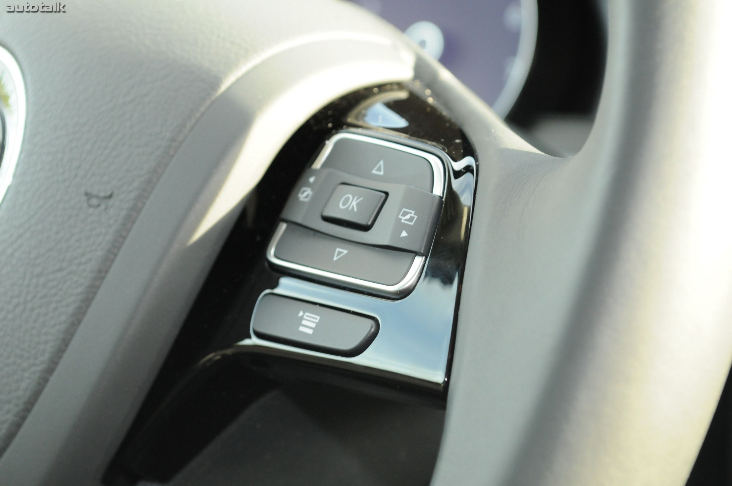 2011 Volkswagen Touareg Review