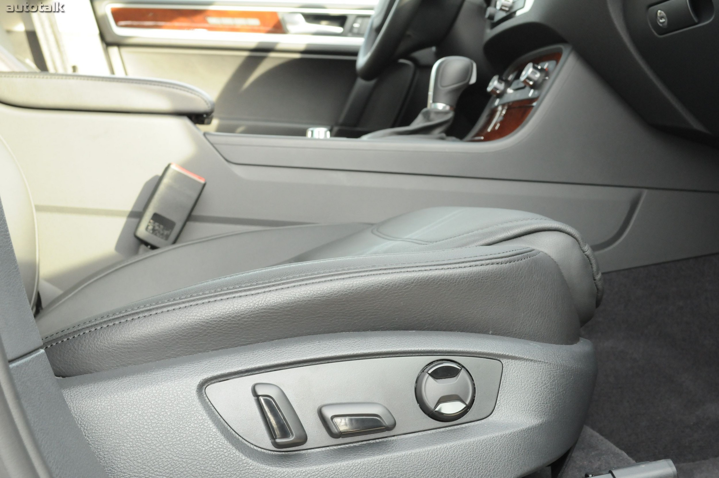 2011 Volkswagen Touareg Review