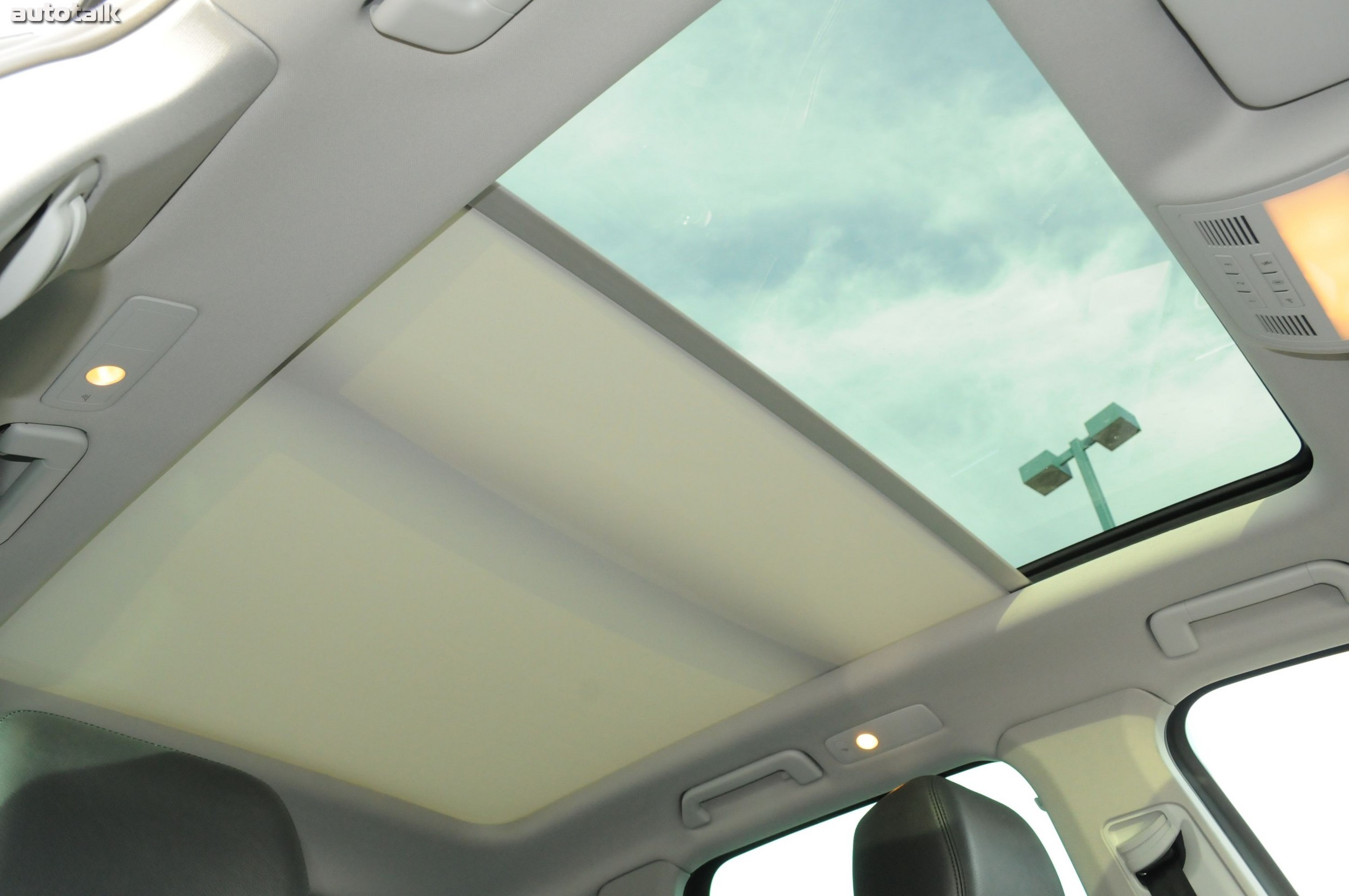 2011 Volkswagen Touareg Review