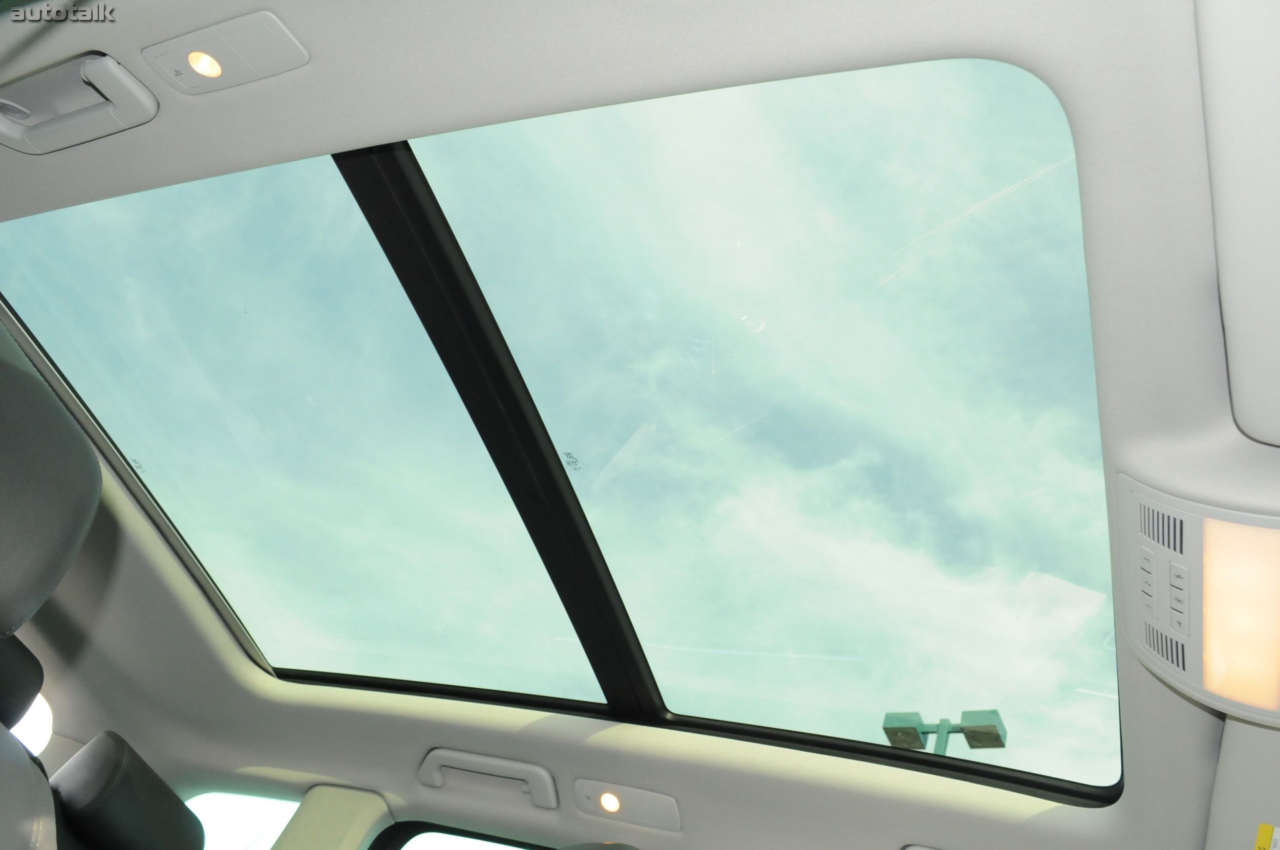 2011 Volkswagen Touareg Review