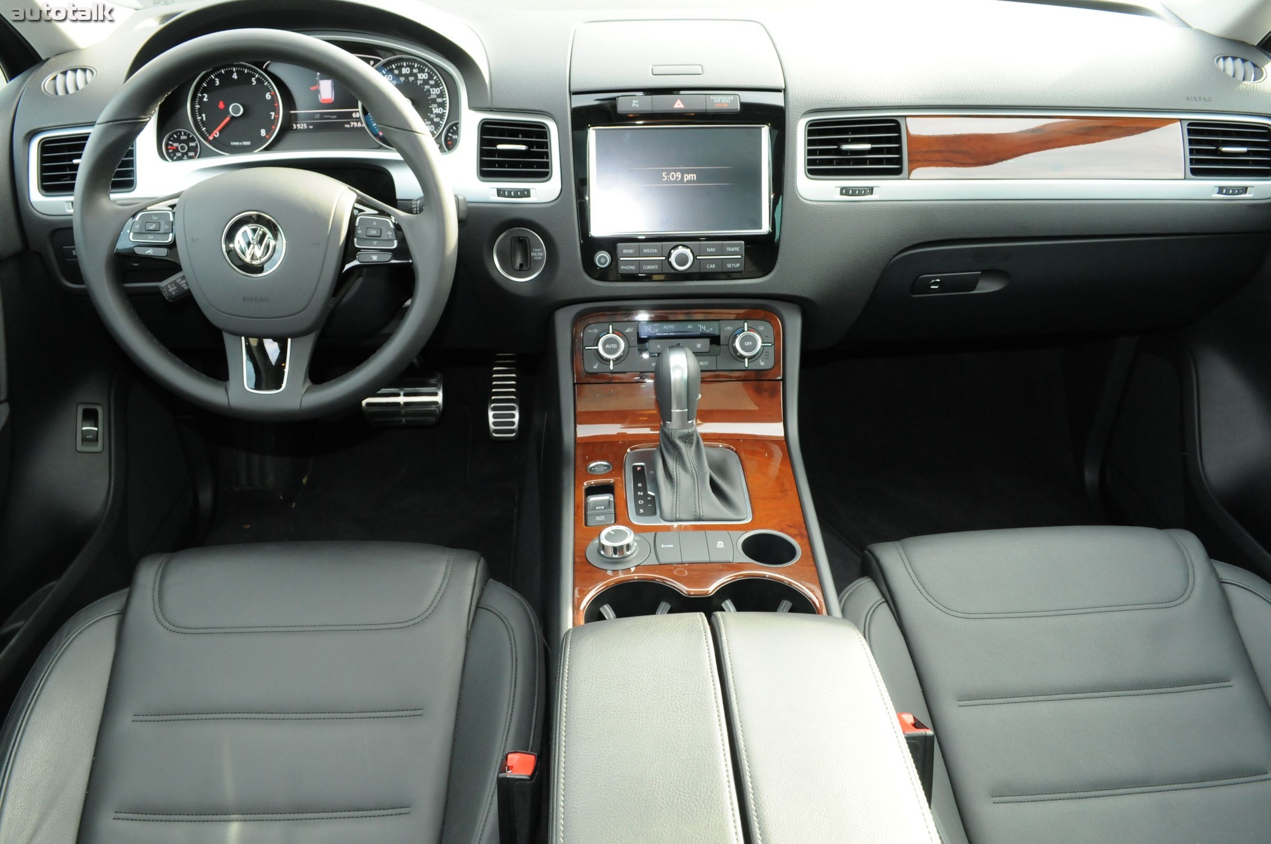 2011 Volkswagen Touareg Review