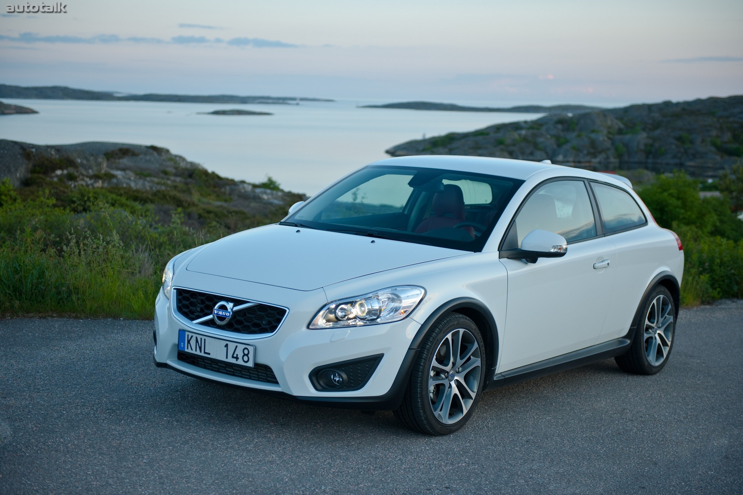 Сколько стоит near. Volvo c30 t5. Volvo c30 Restyling. Volvo c30 2012. Volvo c30 2.4.