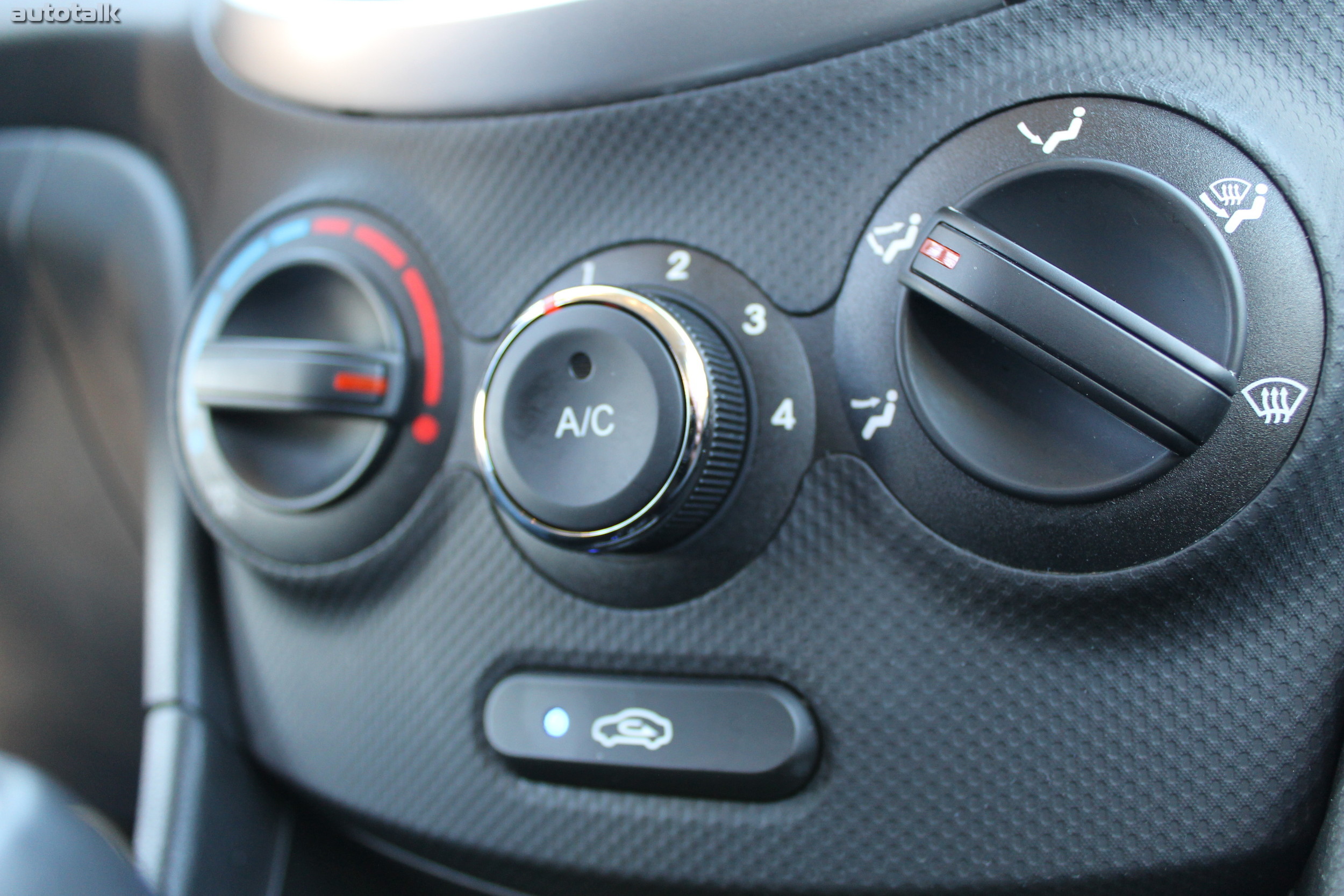 2012 Hyundai Accent Review