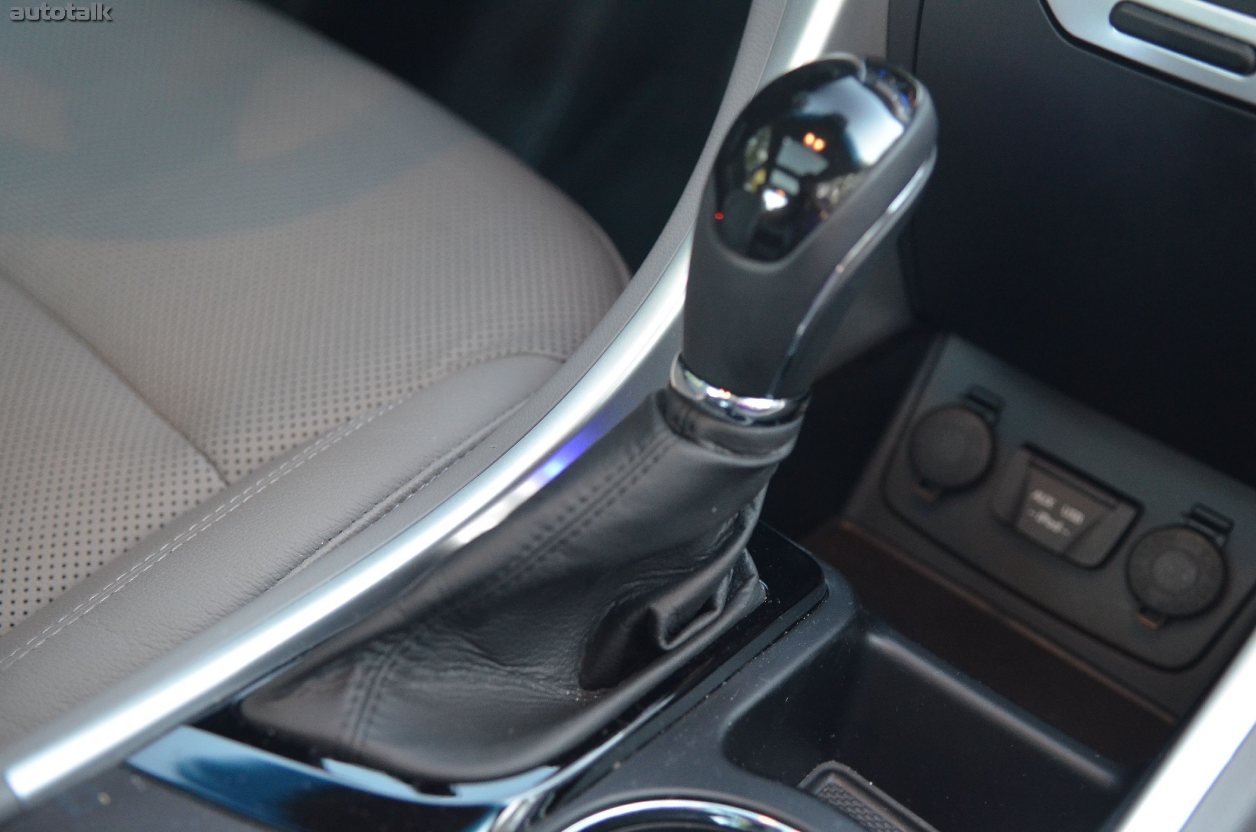 2012 Hyundai Sonata Hybrid Review