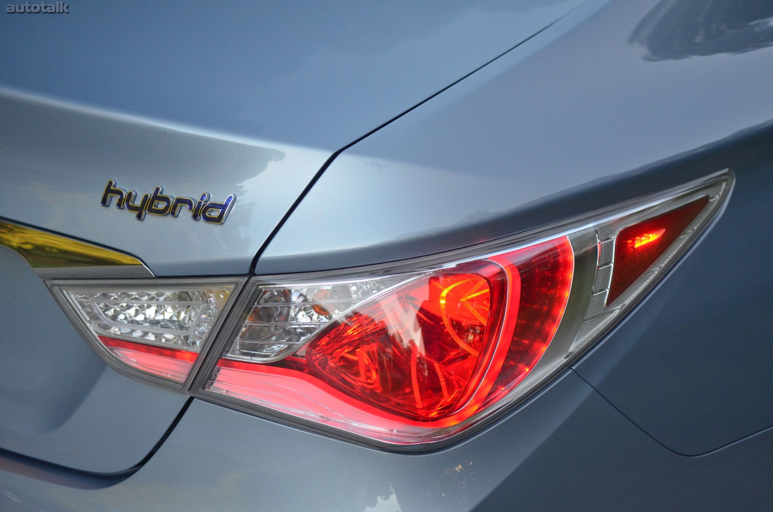 2012 Hyundai Sonata Hybrid Review